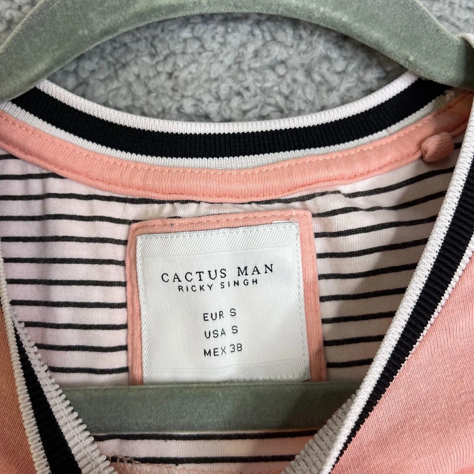 Listing Image Blurred Background