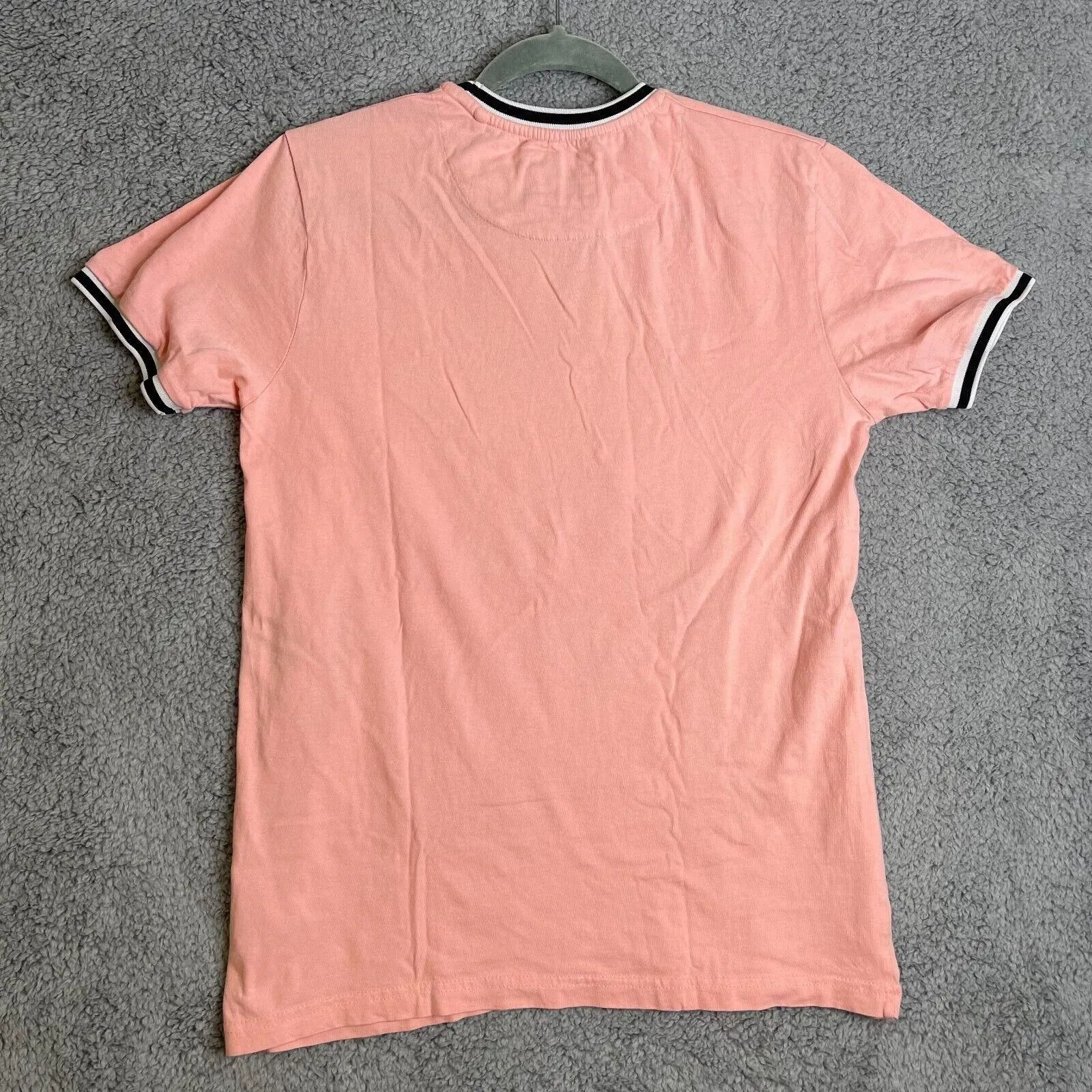Listing Image Blurred Background
