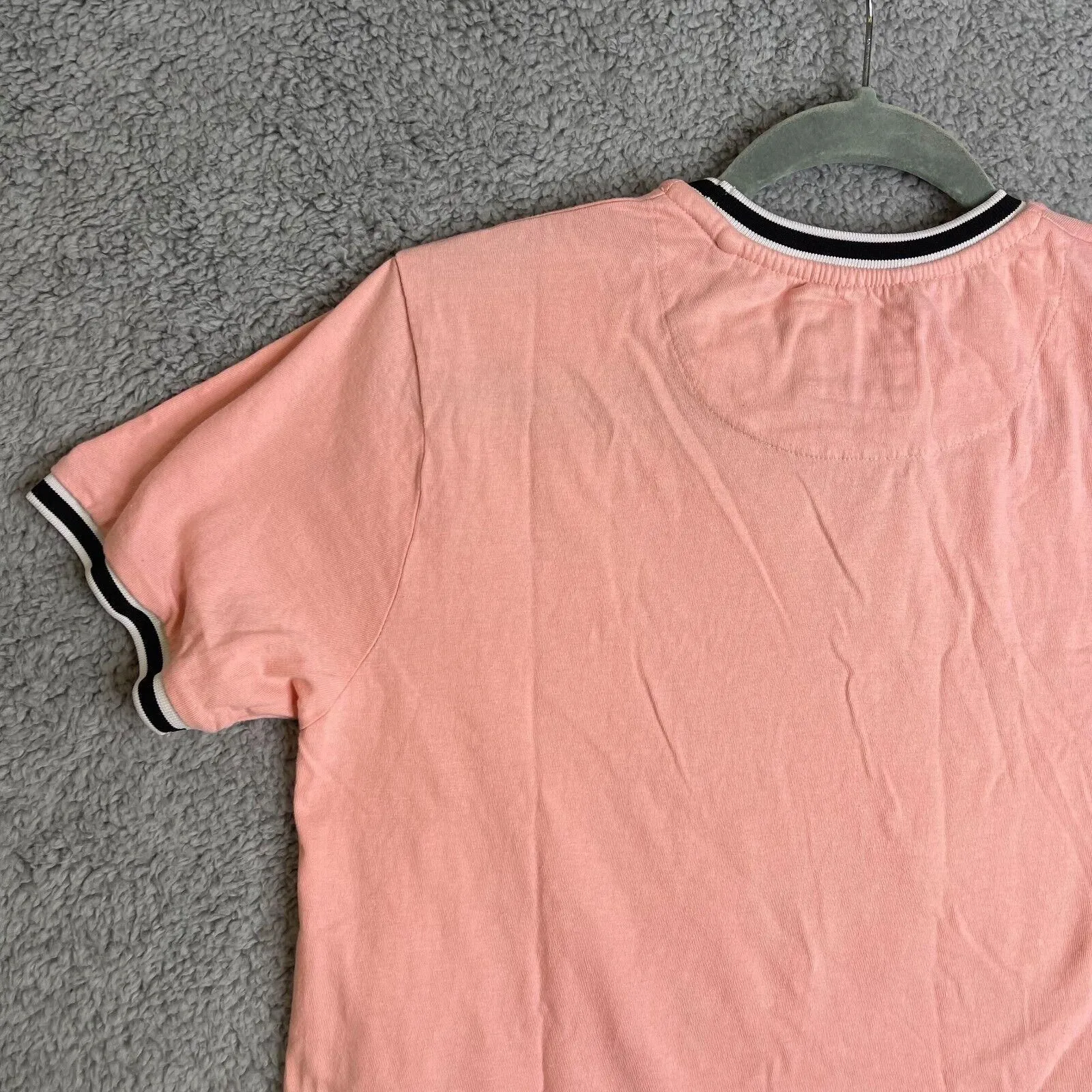 Listing Image Blurred Background
