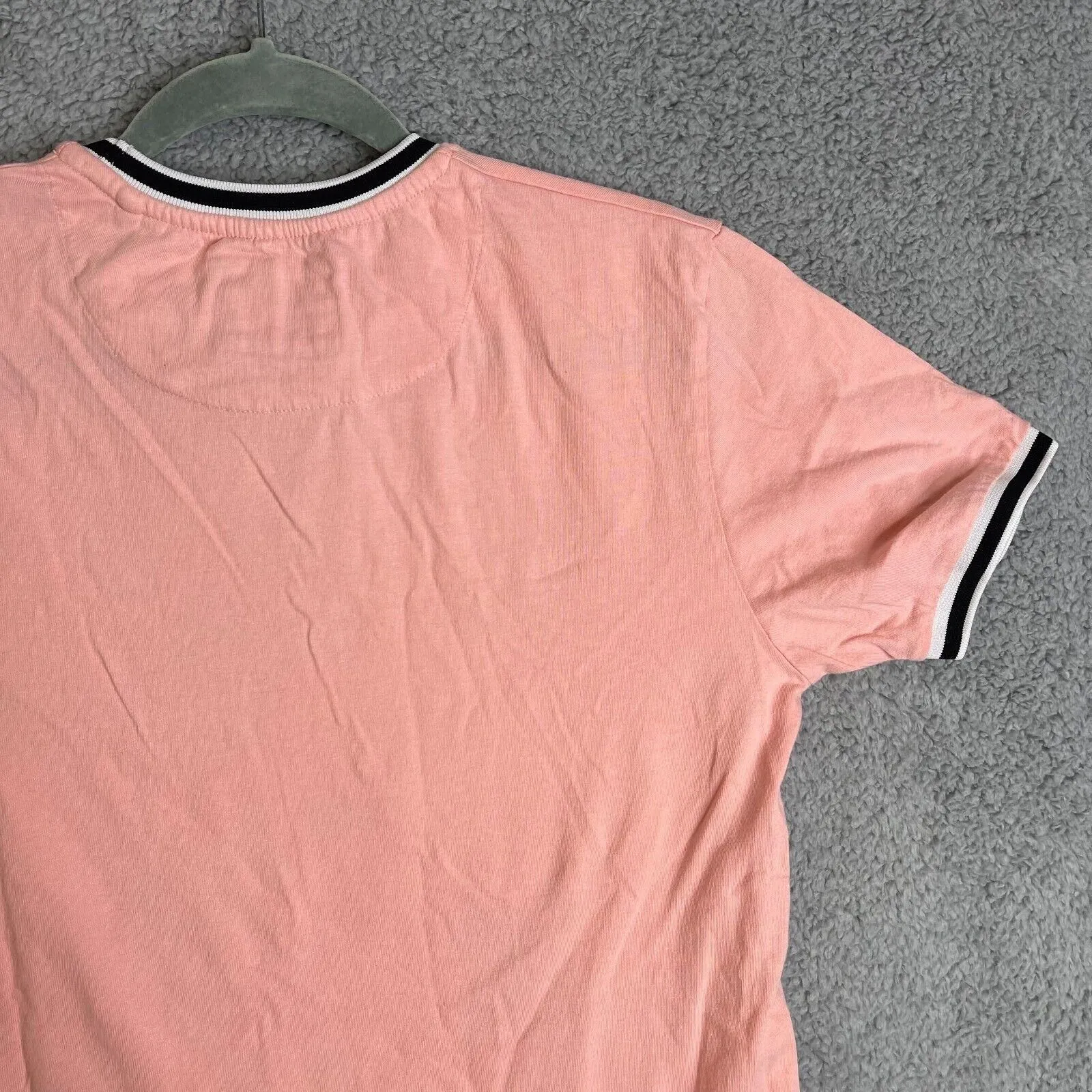 Listing Image Blurred Background