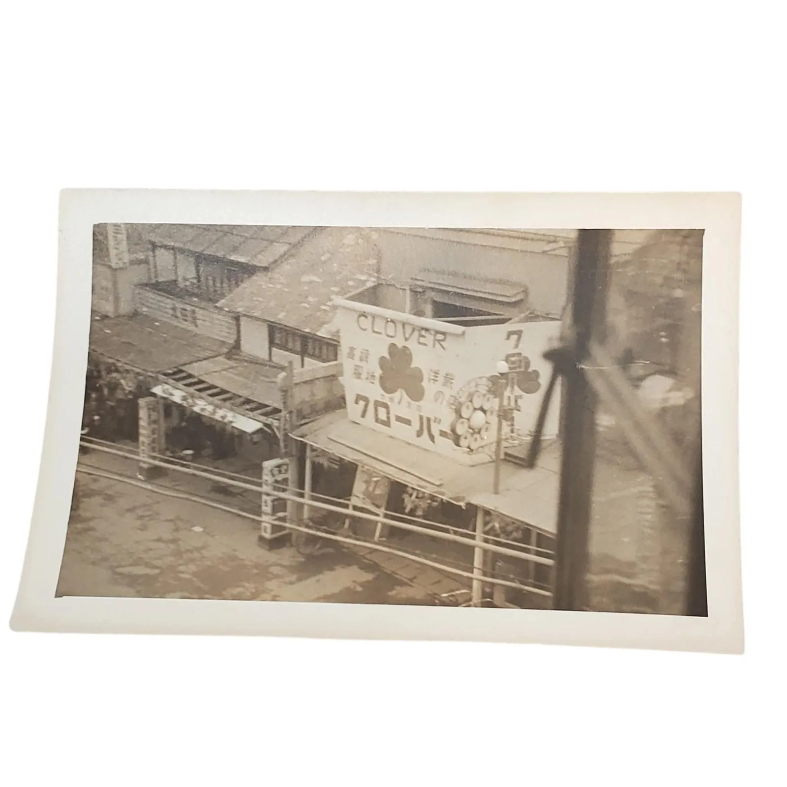 Listing Image Blurred Background