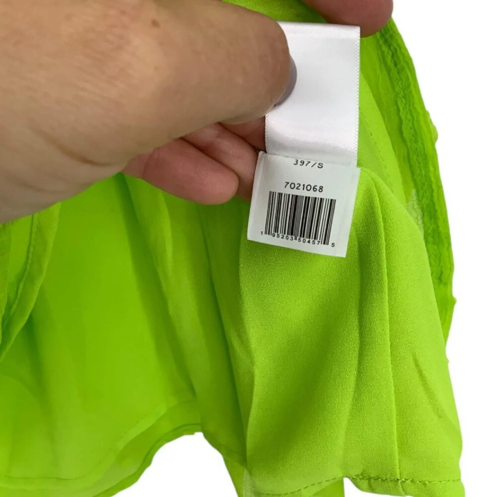 Listing Image Blurred Background