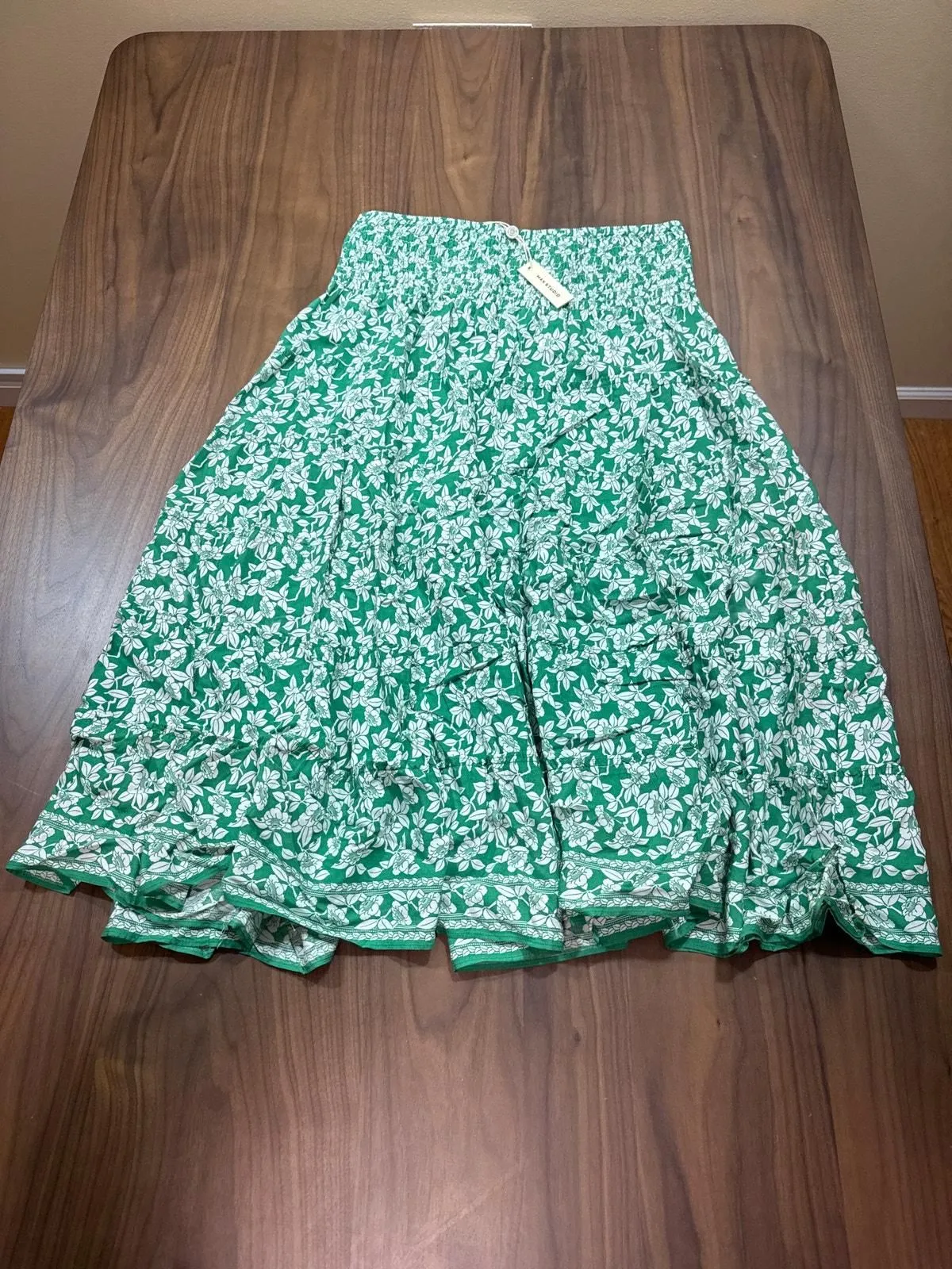 Product image for Max studio, Kelly Green casual skirt size large NWT

￼