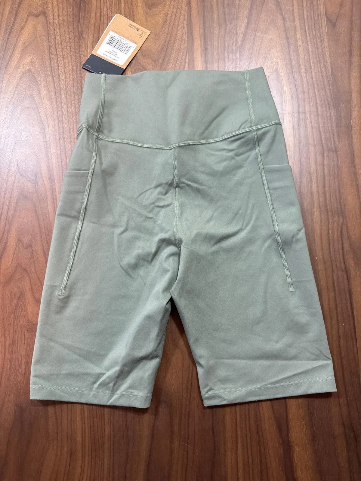 Listing Image Blurred Background