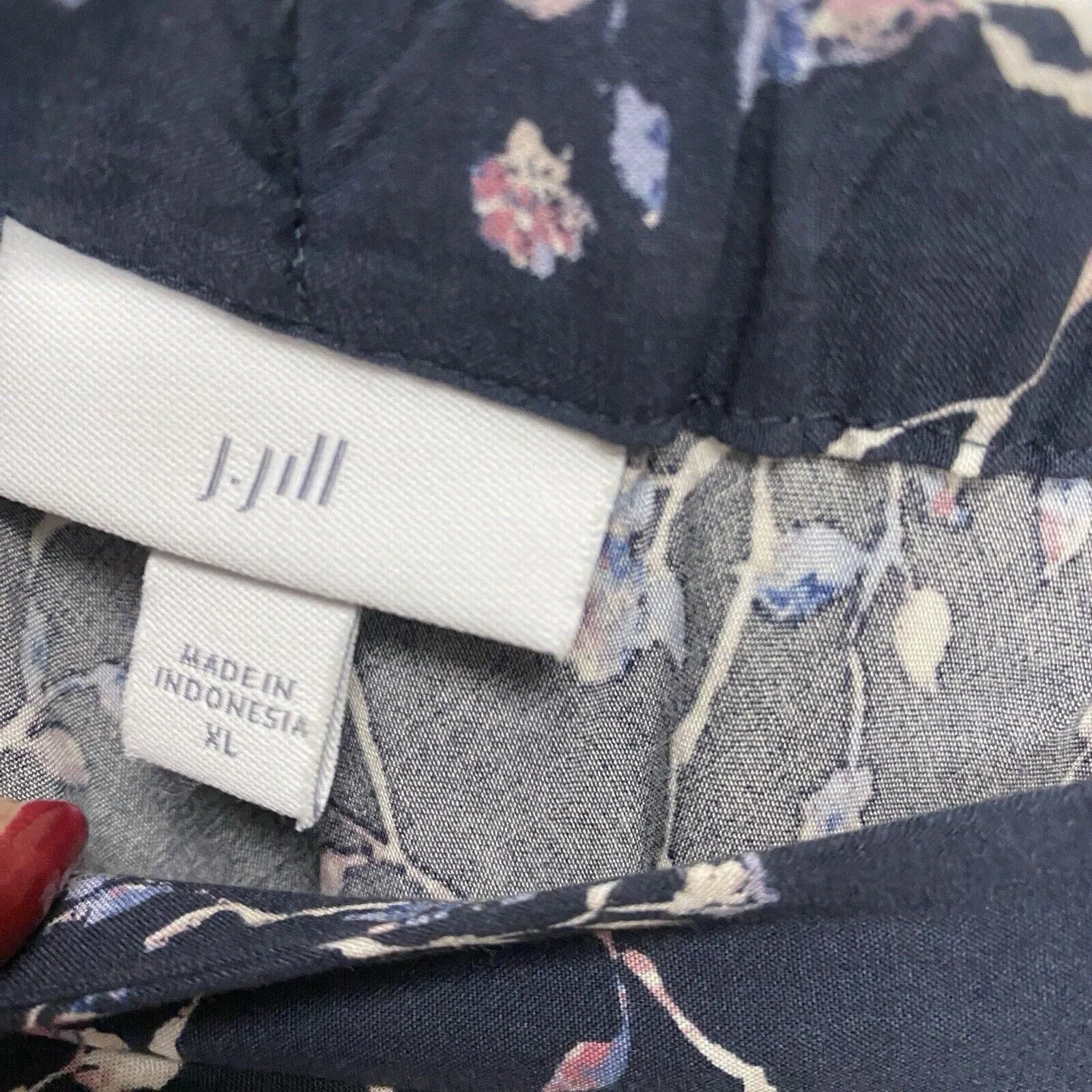 Listing Image Blurred Background