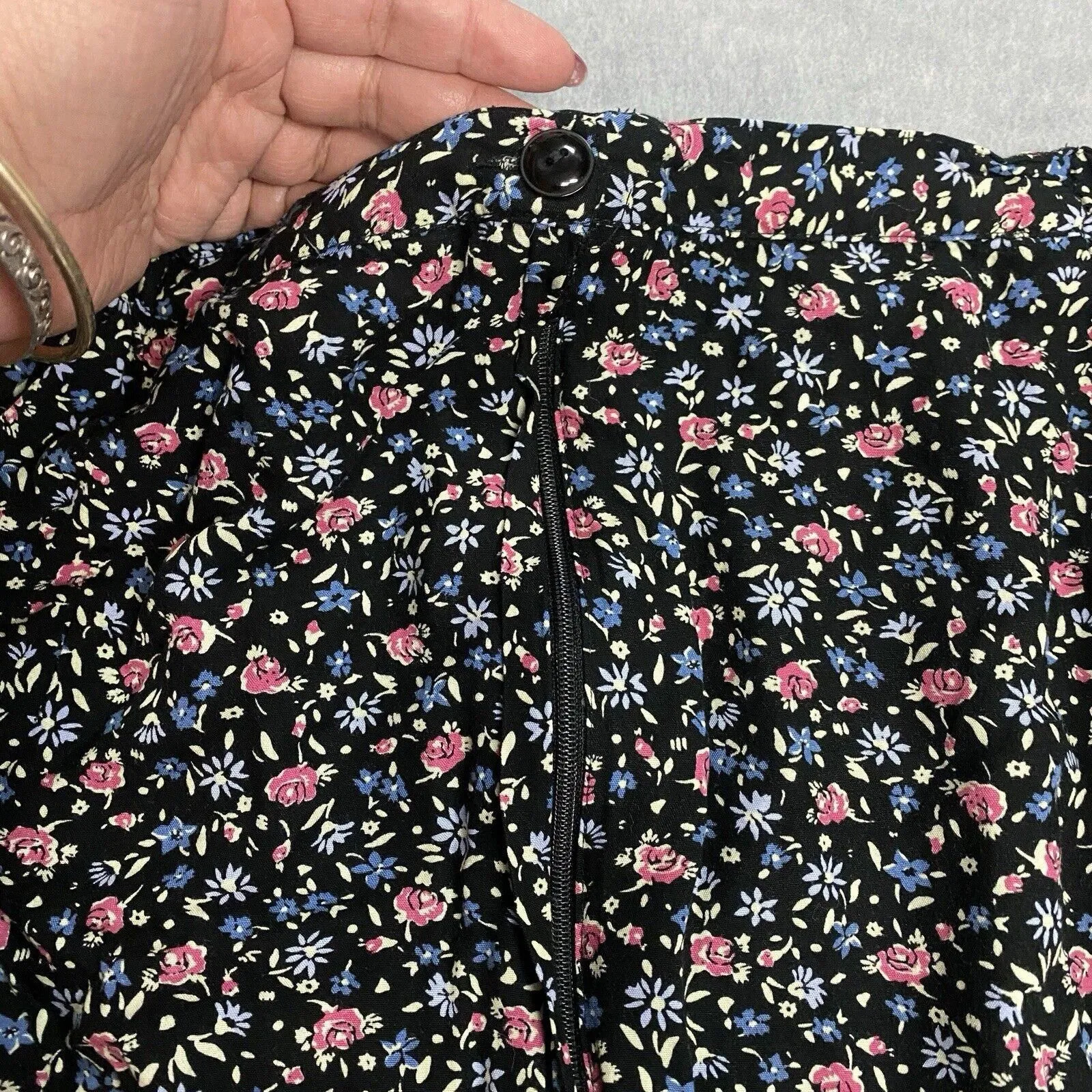 Listing Image Blurred Background