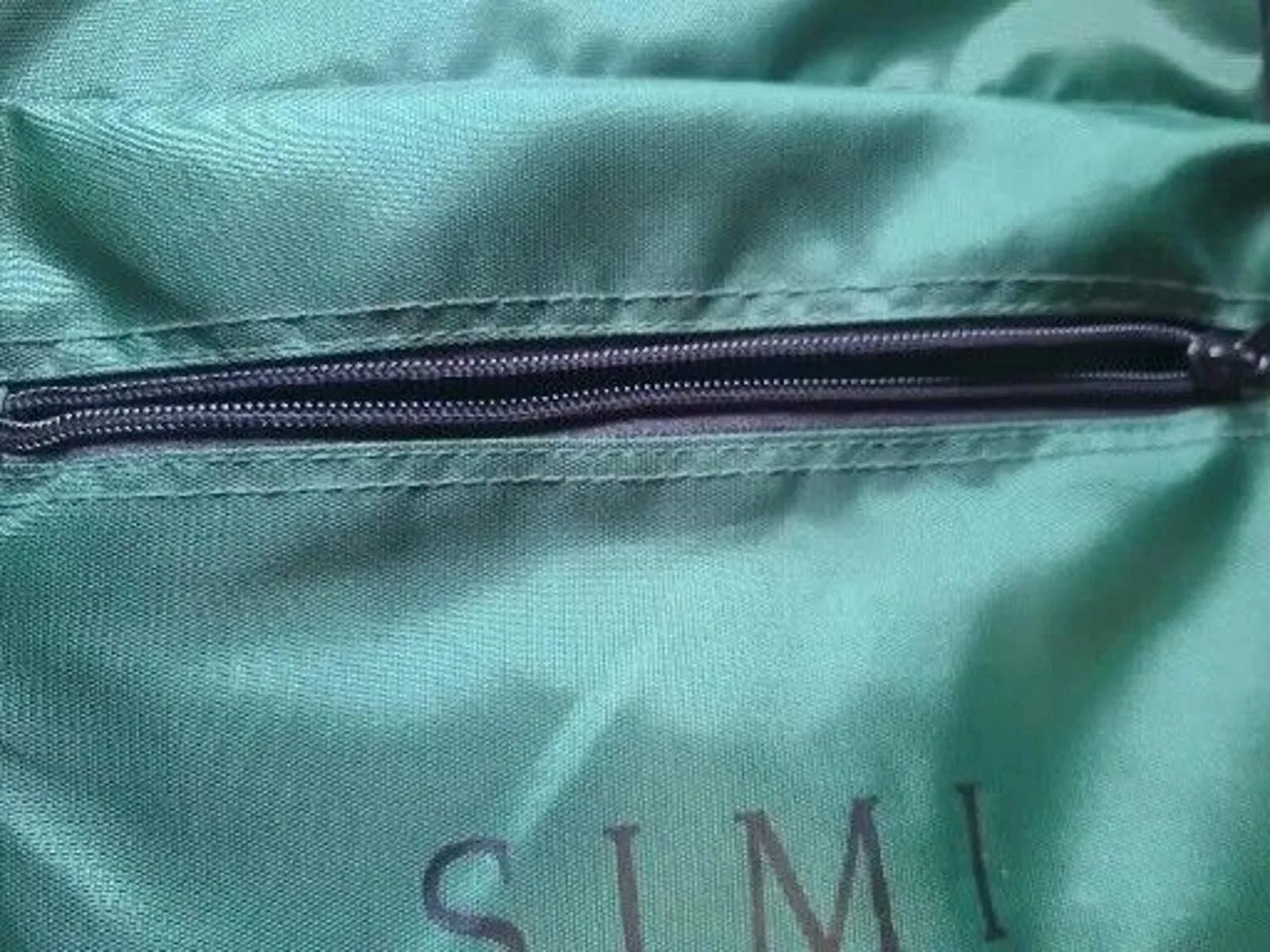 Listing Image Blurred Background