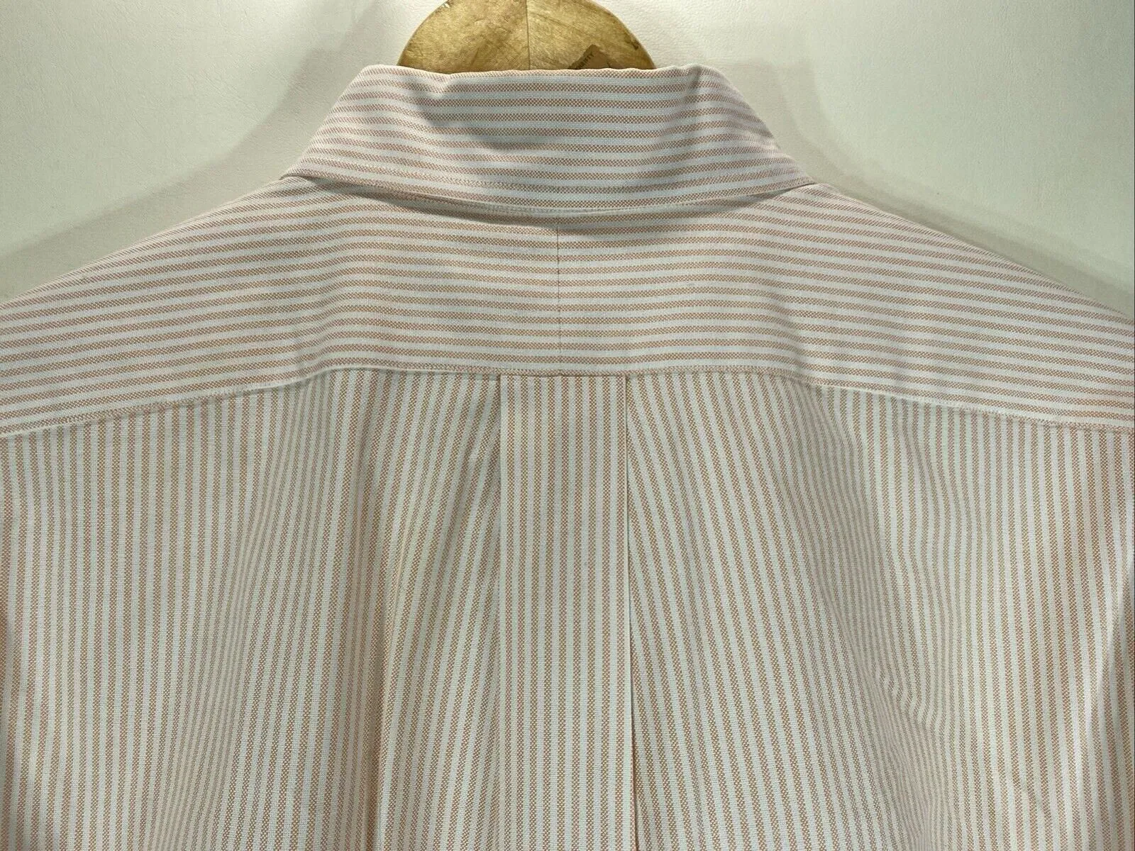 Listing Image Blurred Background