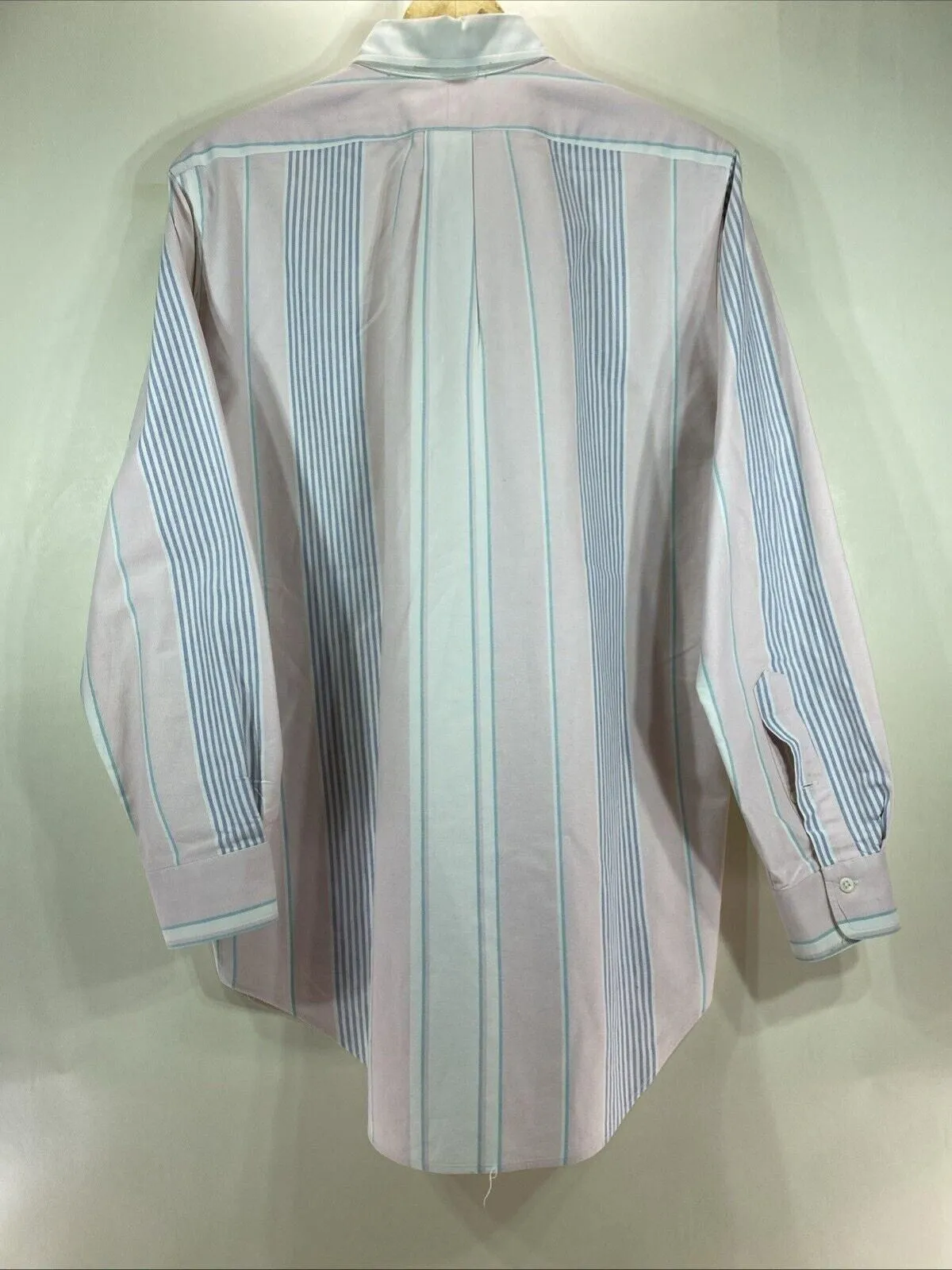 Listing Image Blurred Background
