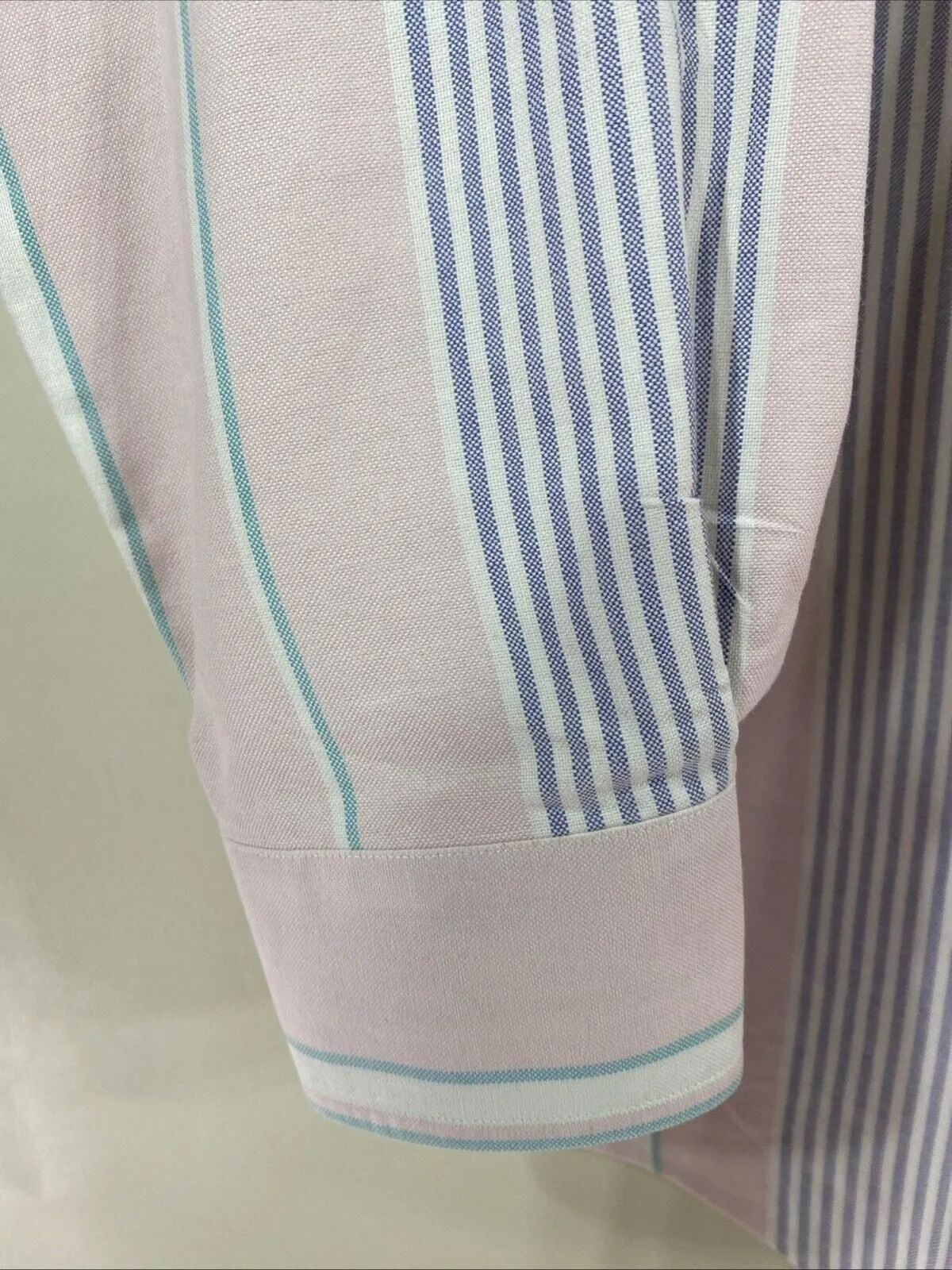 Listing Image Blurred Background