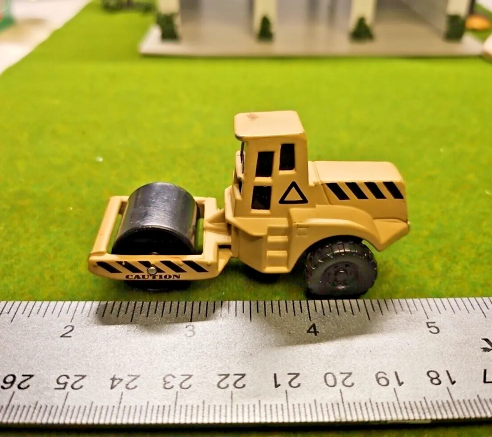 Product image for Vintage Maisto Tonka Pavement Roller Hasbro Diecast Highway Truck Tan/Cream