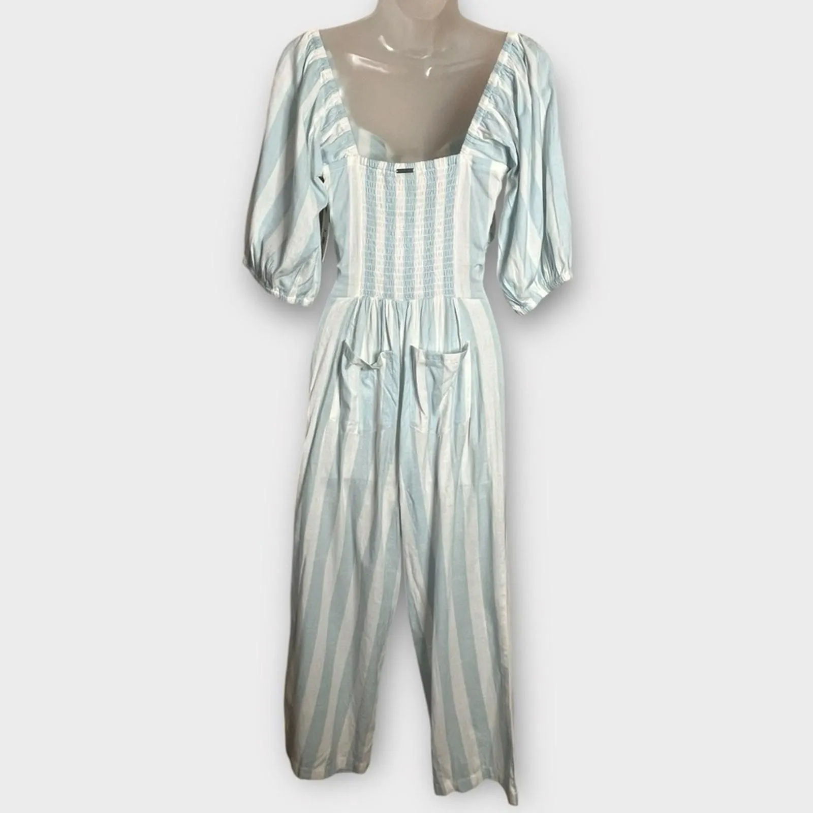 Listing Image Blurred Background