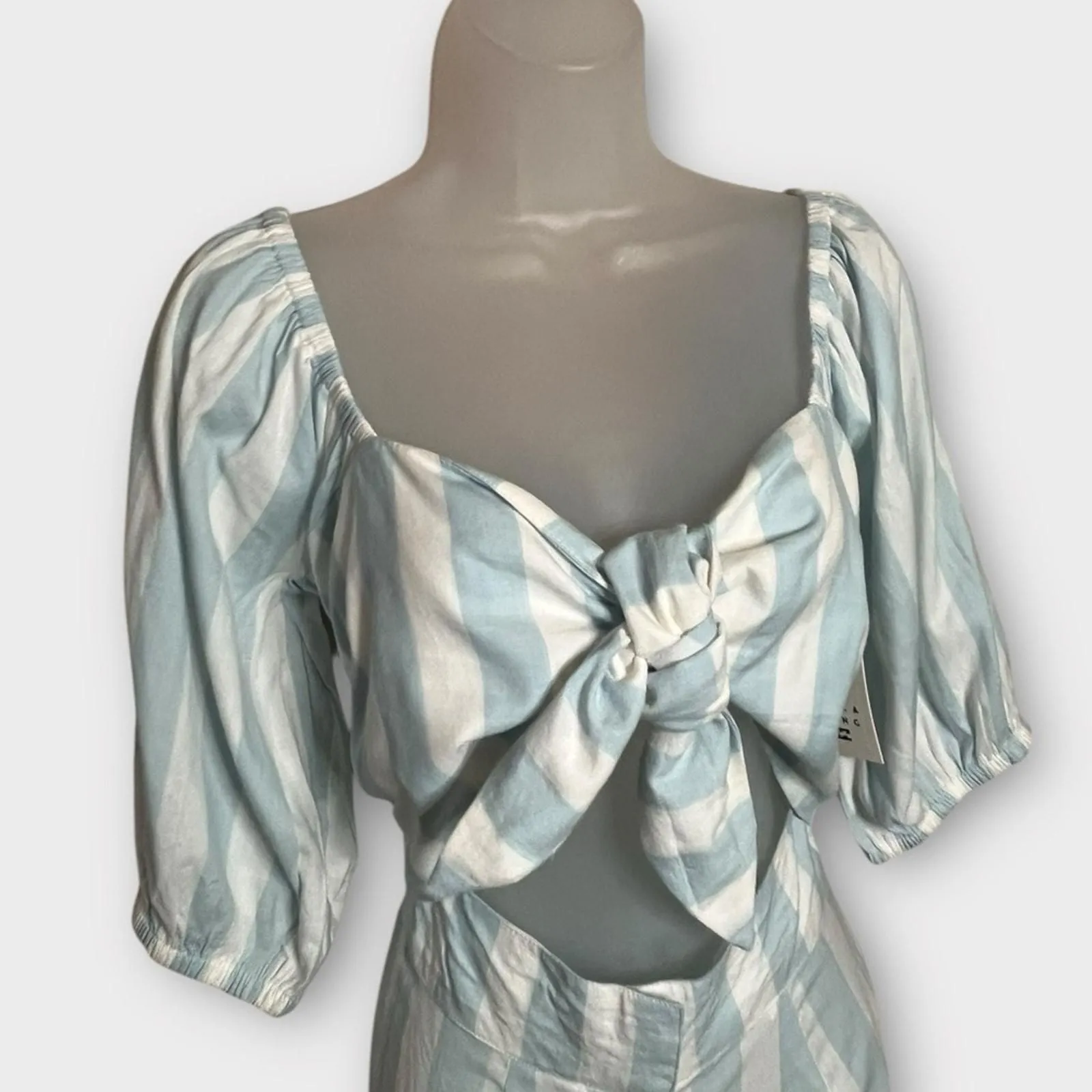 Listing Image Blurred Background