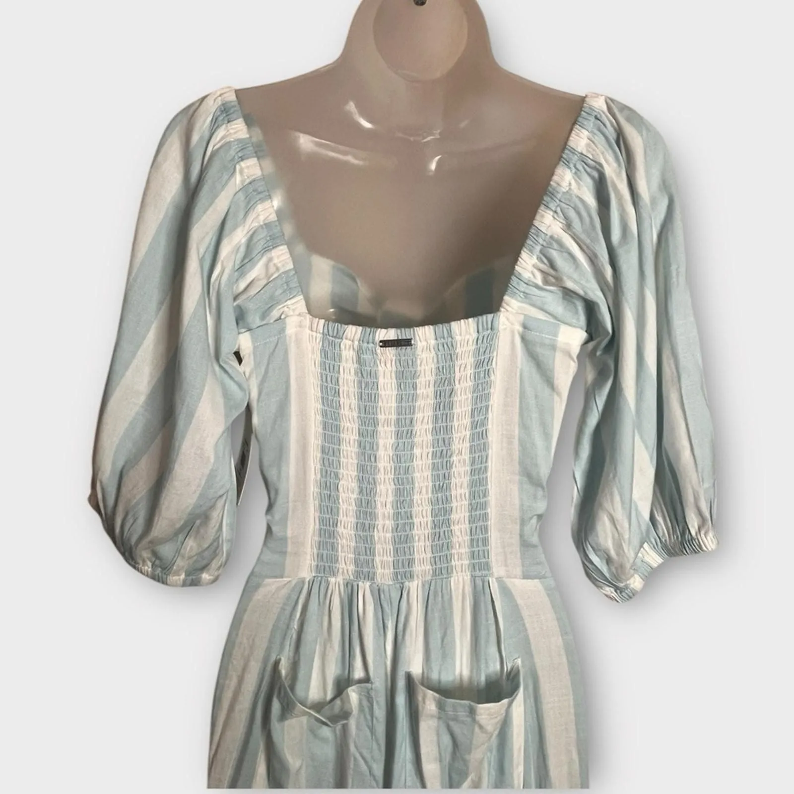 Listing Image Blurred Background