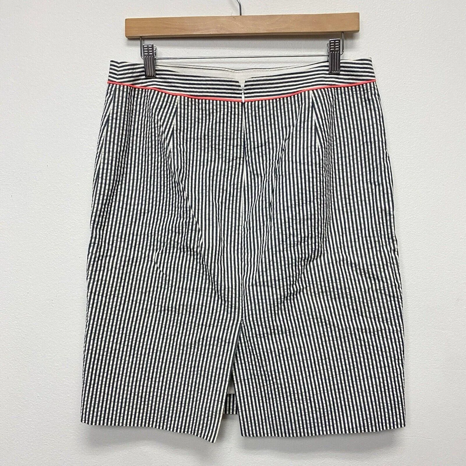 Listing Image Blurred Background