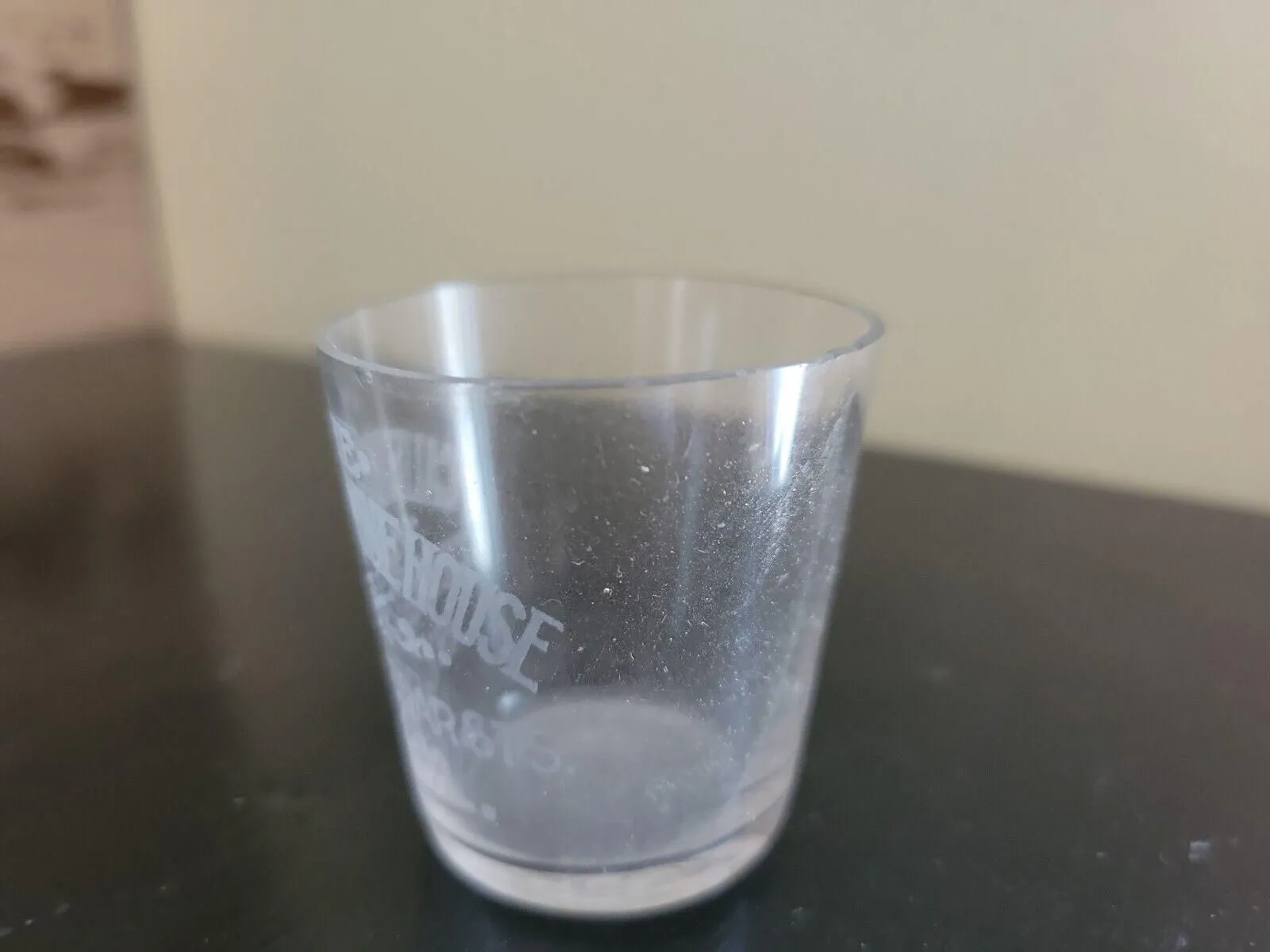 Listing Image Blurred Background
