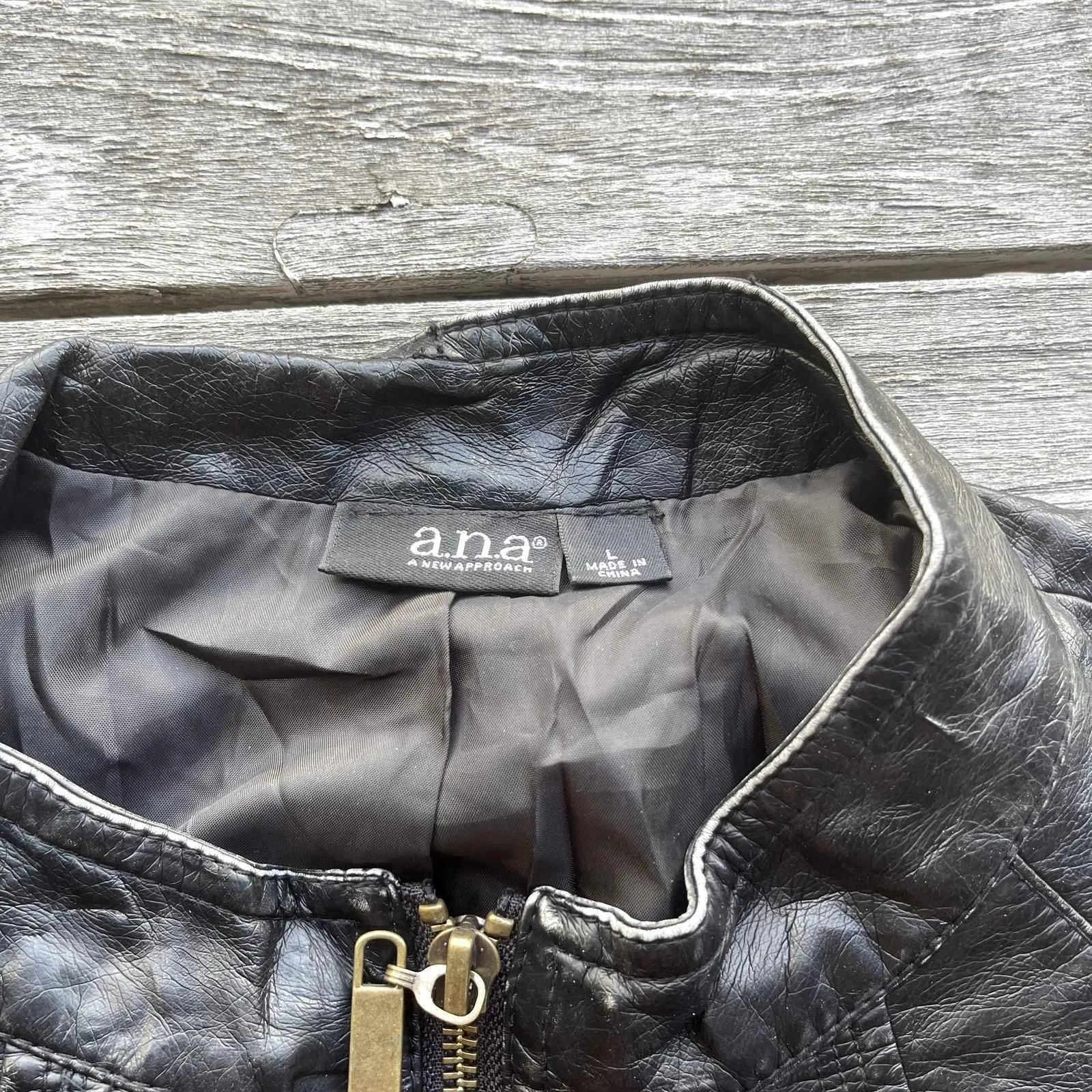 Listing Image Blurred Background