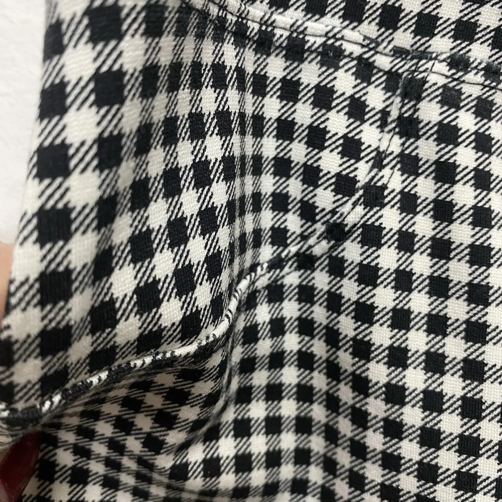 Listing Image Blurred Background
