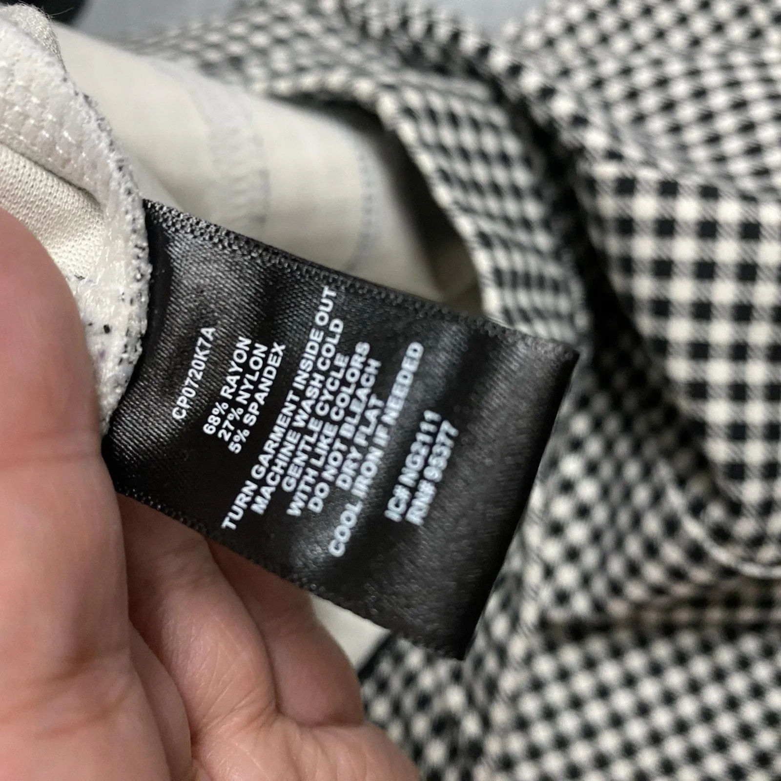 Listing Image Blurred Background