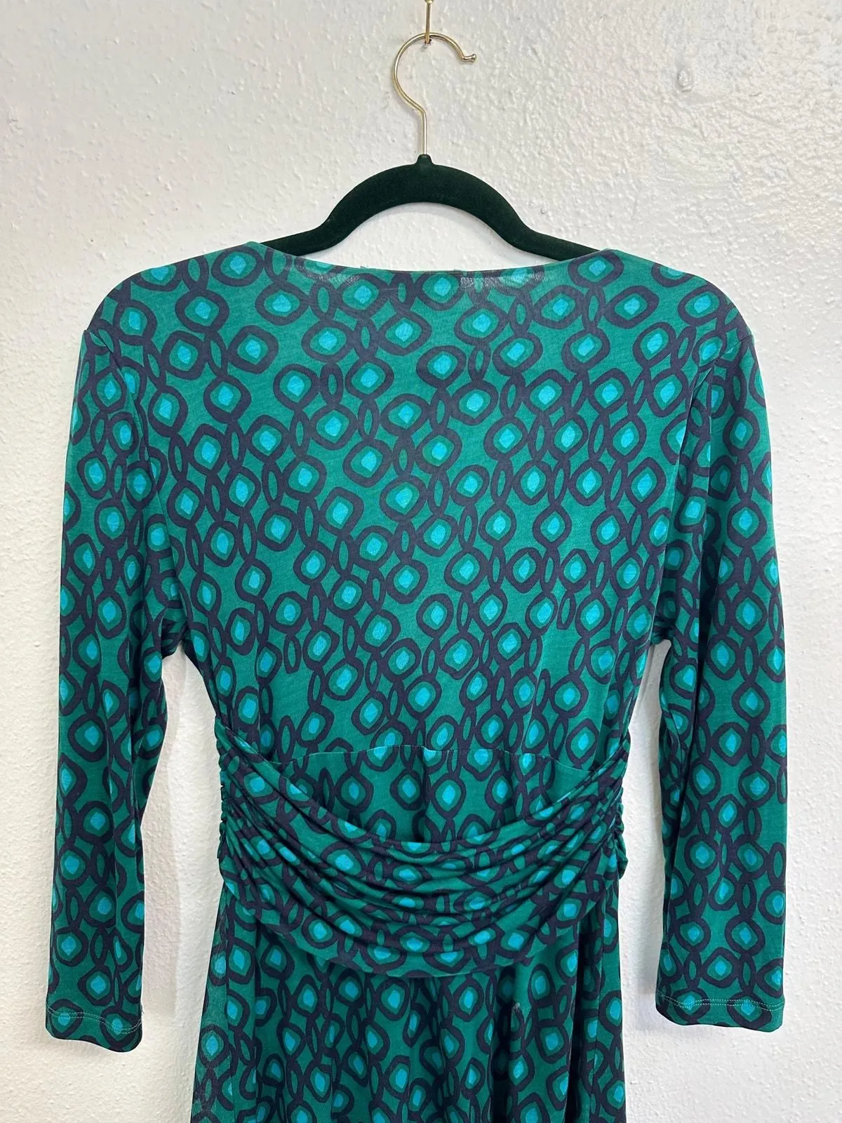 Listing Image Blurred Background