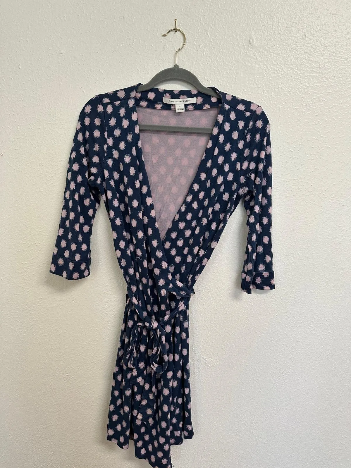 Product image for Diane von Furstenberg 100% Silk Wrap Dress - Navy with Lilac Dots - Size 6 - Diane von Furstenberg