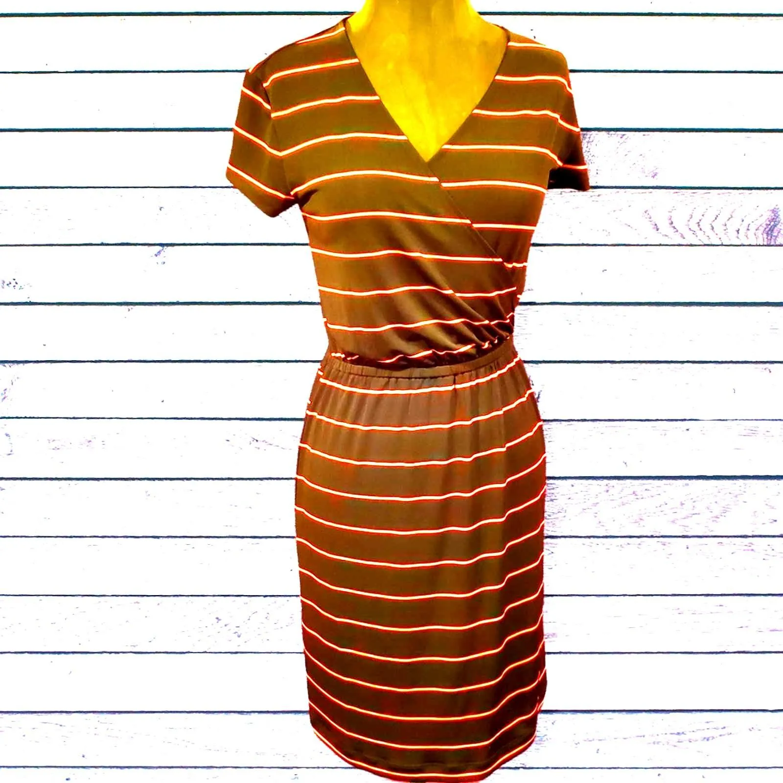 EUC Women's Banana Republic midi dress, size extra small, black and coral  stripe - Banana Republic  Whatnot: Shop, Sell, Connect