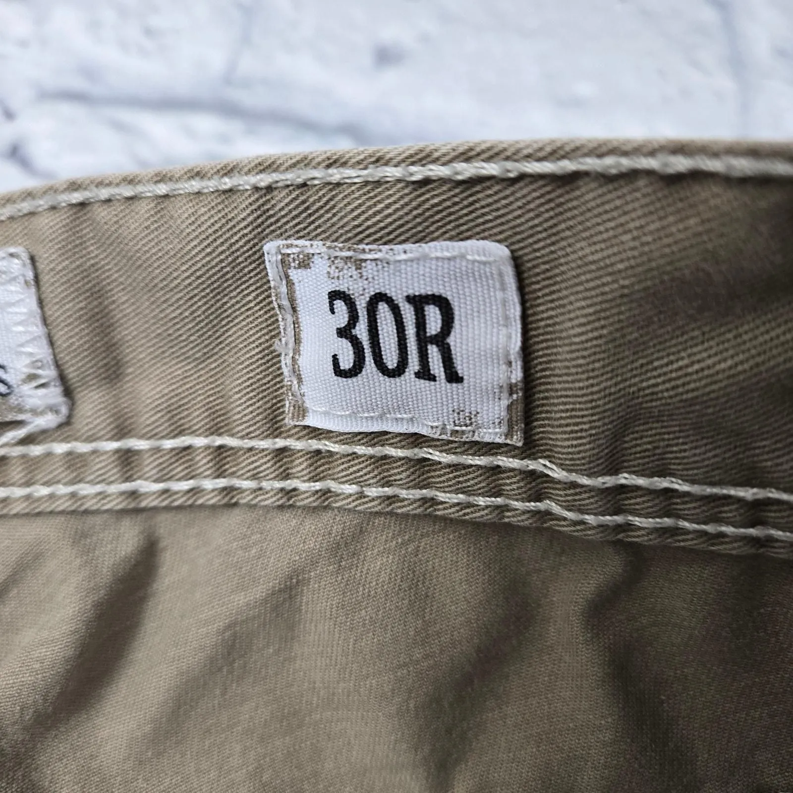 Listing Image Blurred Background