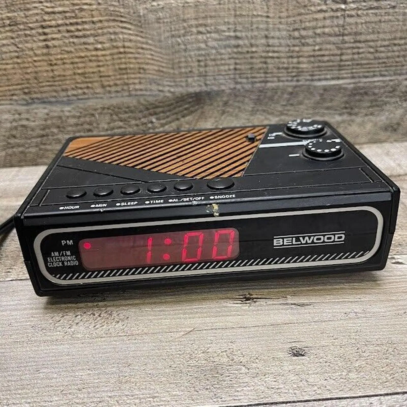 Product image for Vintage Belwood Digital Alarm Clock Radio AM/FM 4445-1