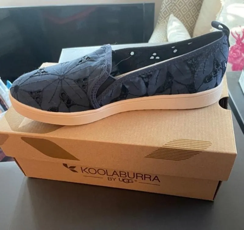 Product image for NEW Koolaburra by Ugg Kids' Floral Slip-On "Amiah" Size 4 Insignia Blue - new - Koolaburra