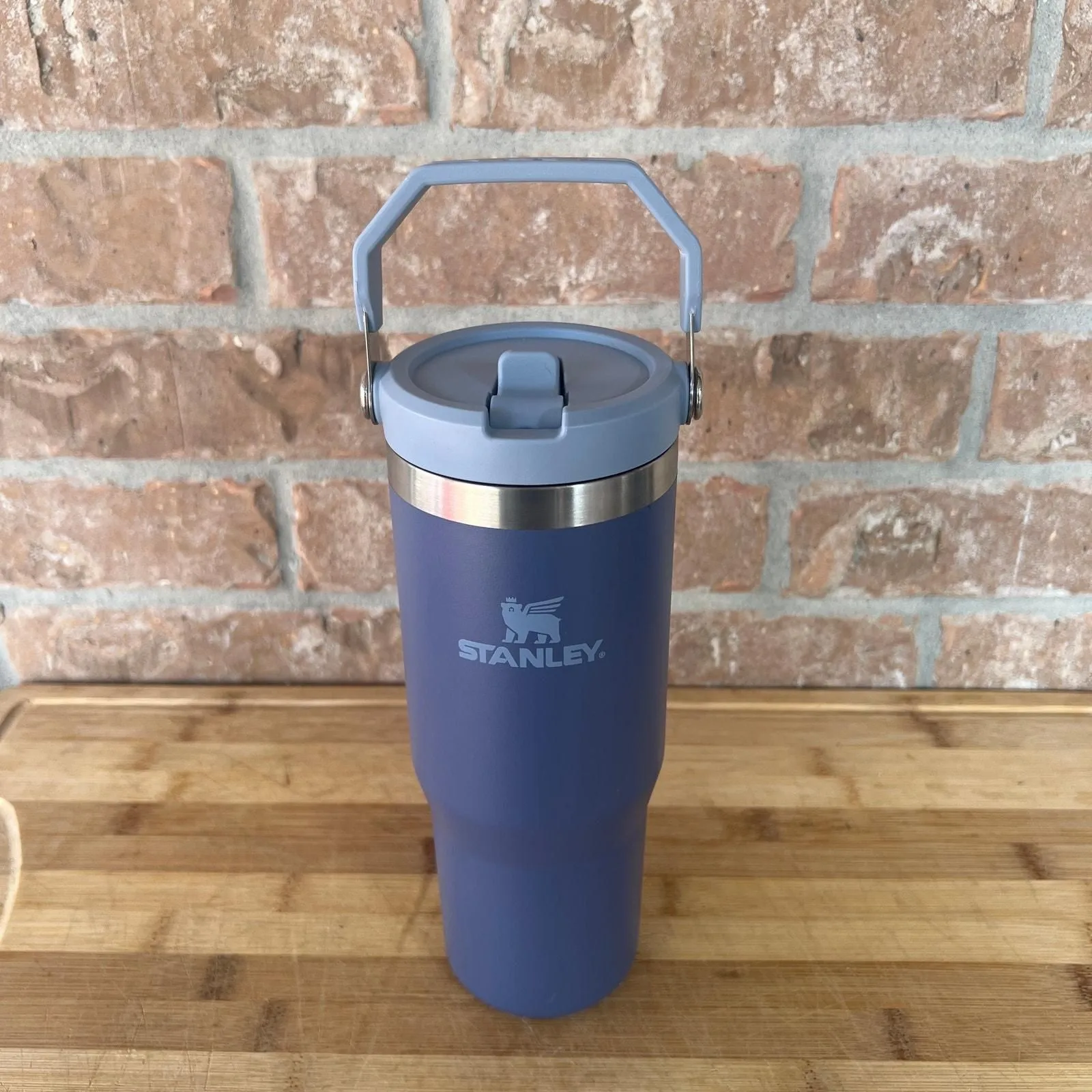 Product image for Stanley Tumbler The IceFlow Flip Straw Navy Tumbler 30 Oz