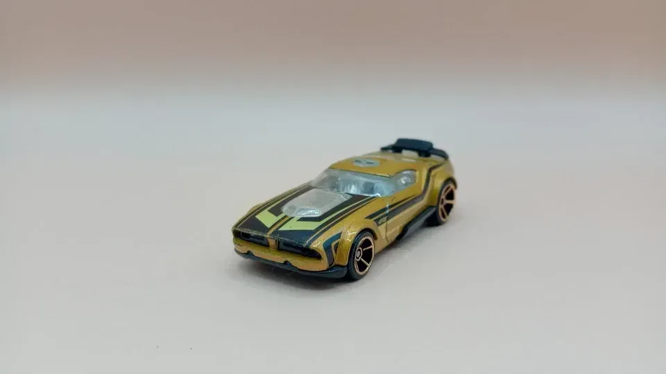 Product image for 2010 Hot Wheels B32 Fast Fish Gold HW Faster Than Ever 1:64 Loose