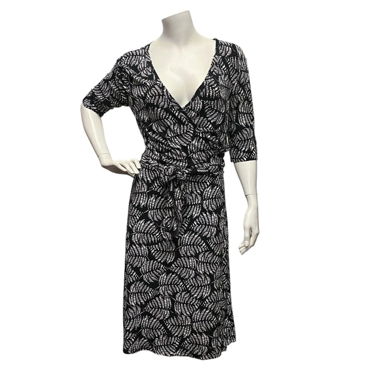 Product image for Daisy Fuentes True Wrap Dress Size M Black White Ties Waist Elbow Sleeves V-Neck - Daisy Fuentes