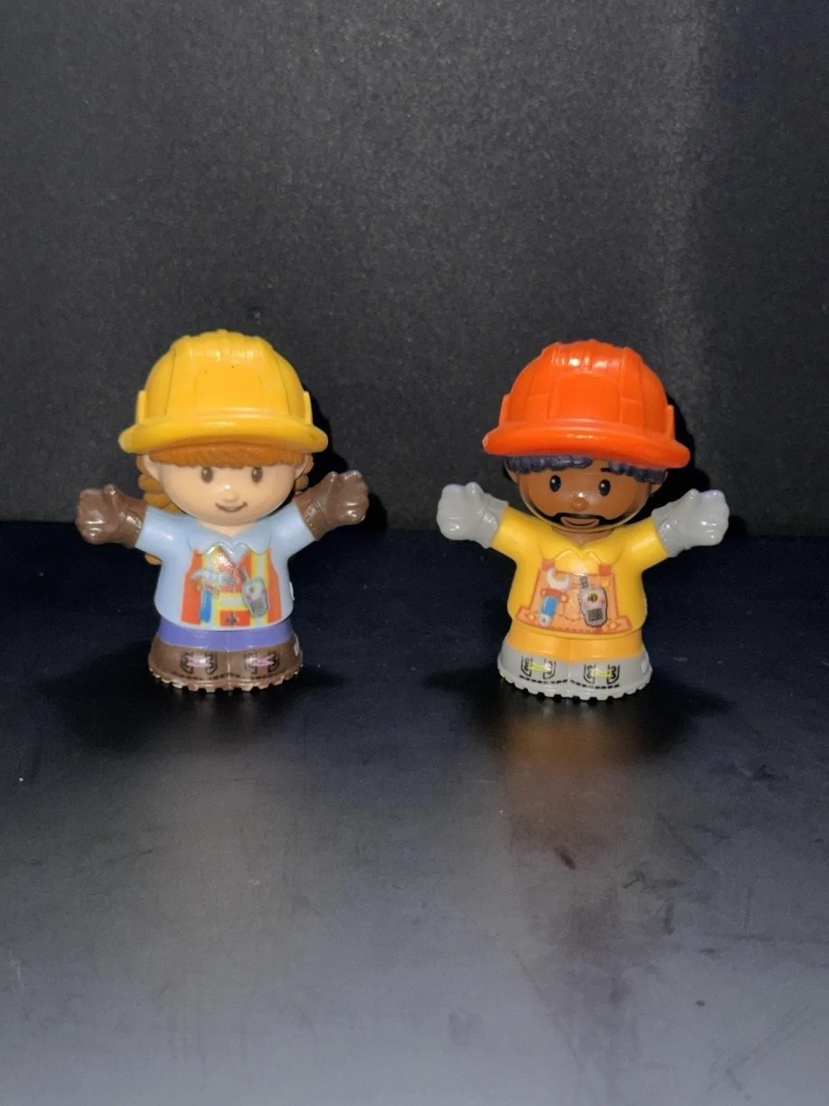 Product image for Fisher Price Little People Construction Worker Figure - 2 Figures Boy And Girl