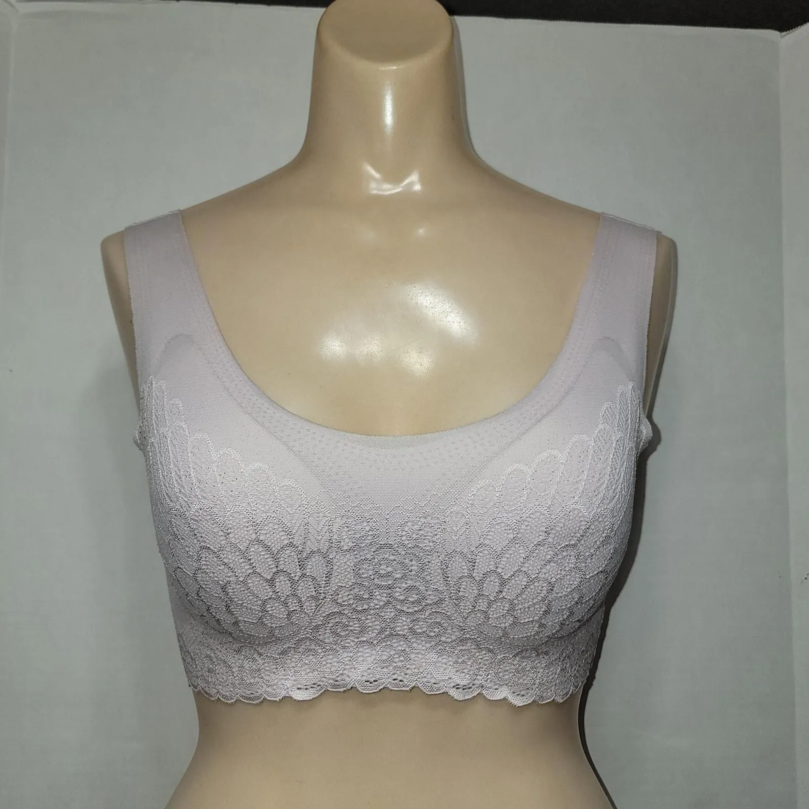 Product image for Daisy Fuentes Padded Light Pink Slip-On Bra w/ Lace Front - Size Small