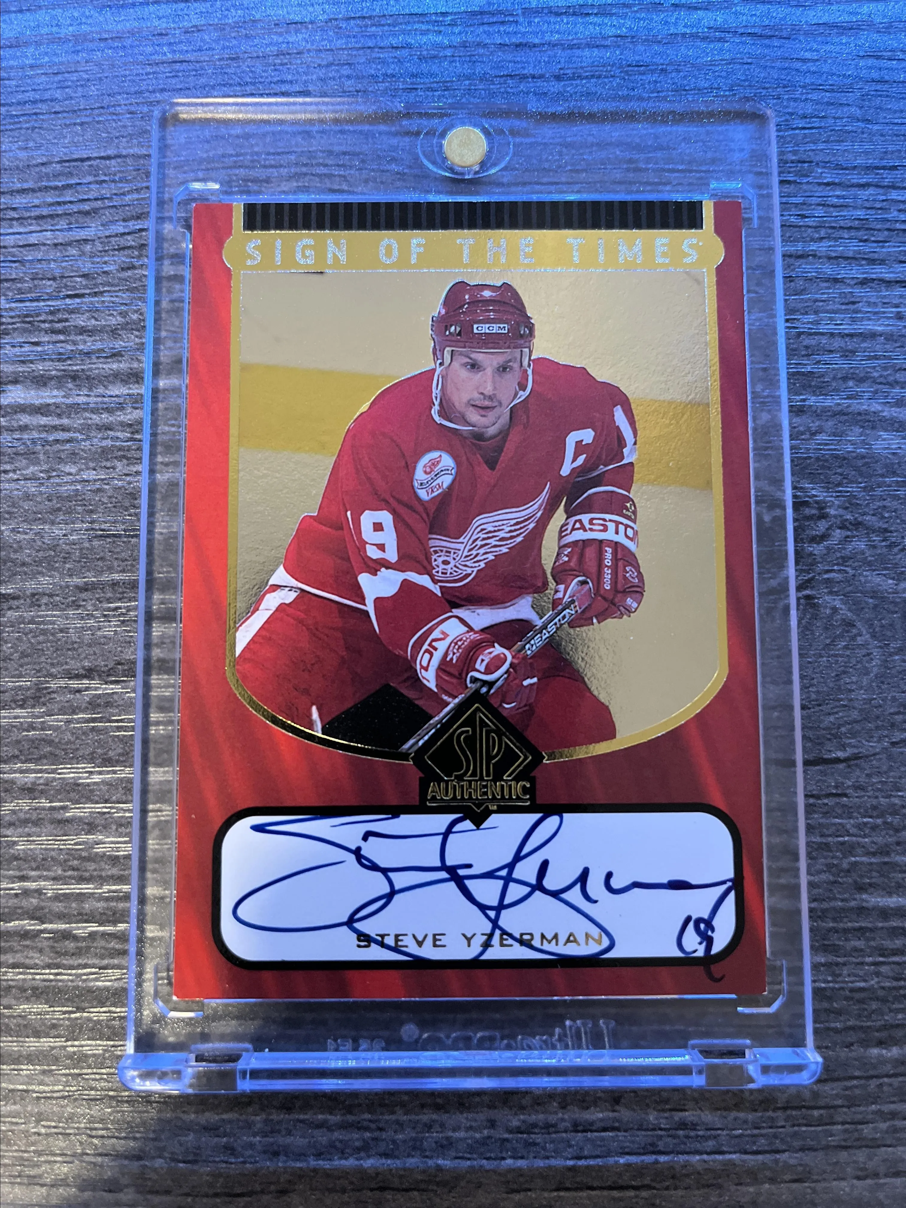 Product image for 1997-98 SP Authentic Steve Yzerman Auto Sign of the Times Great Autograph! #SY - Steve Yzerman - Very Good - 1998 - Ice Hockey - SY - National Hockey League (NHL) - Upper Deck - Steve Yzerman - 1997-98 SP Authentic - Detroit Red Wings