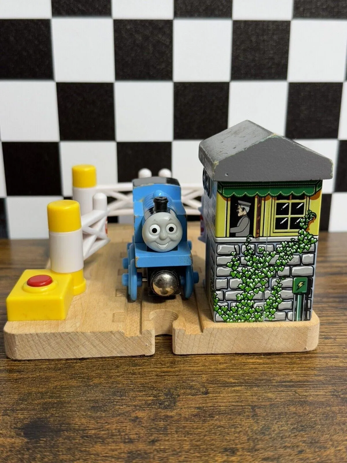 Product image for Thomas the Train & Friends Wooden Railway Hatt St. Crossing Railroad Tested