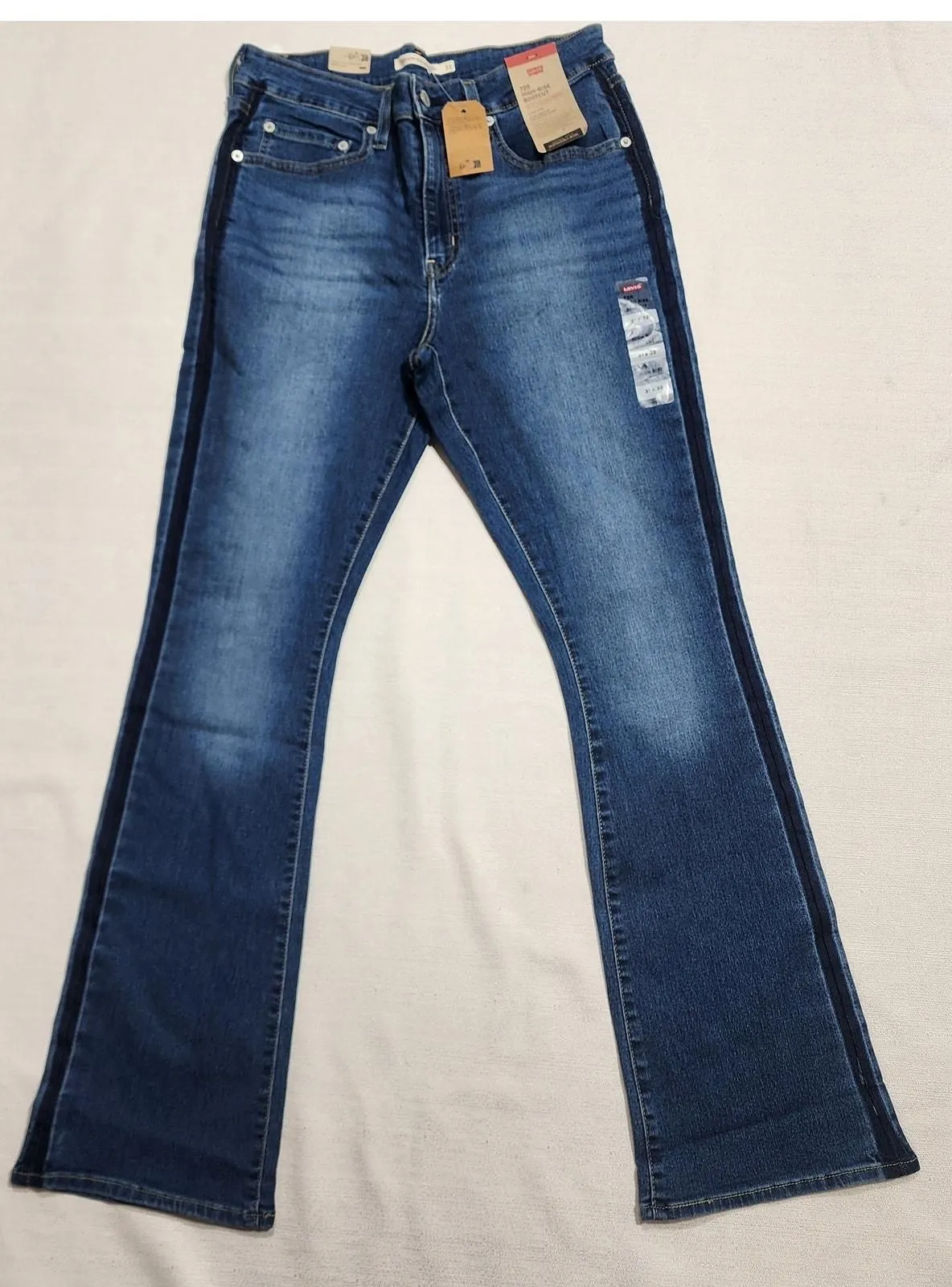 Product image for Levi's 725 high rise bootcut pants W31''x L32'' - new-with-tags - Levi's