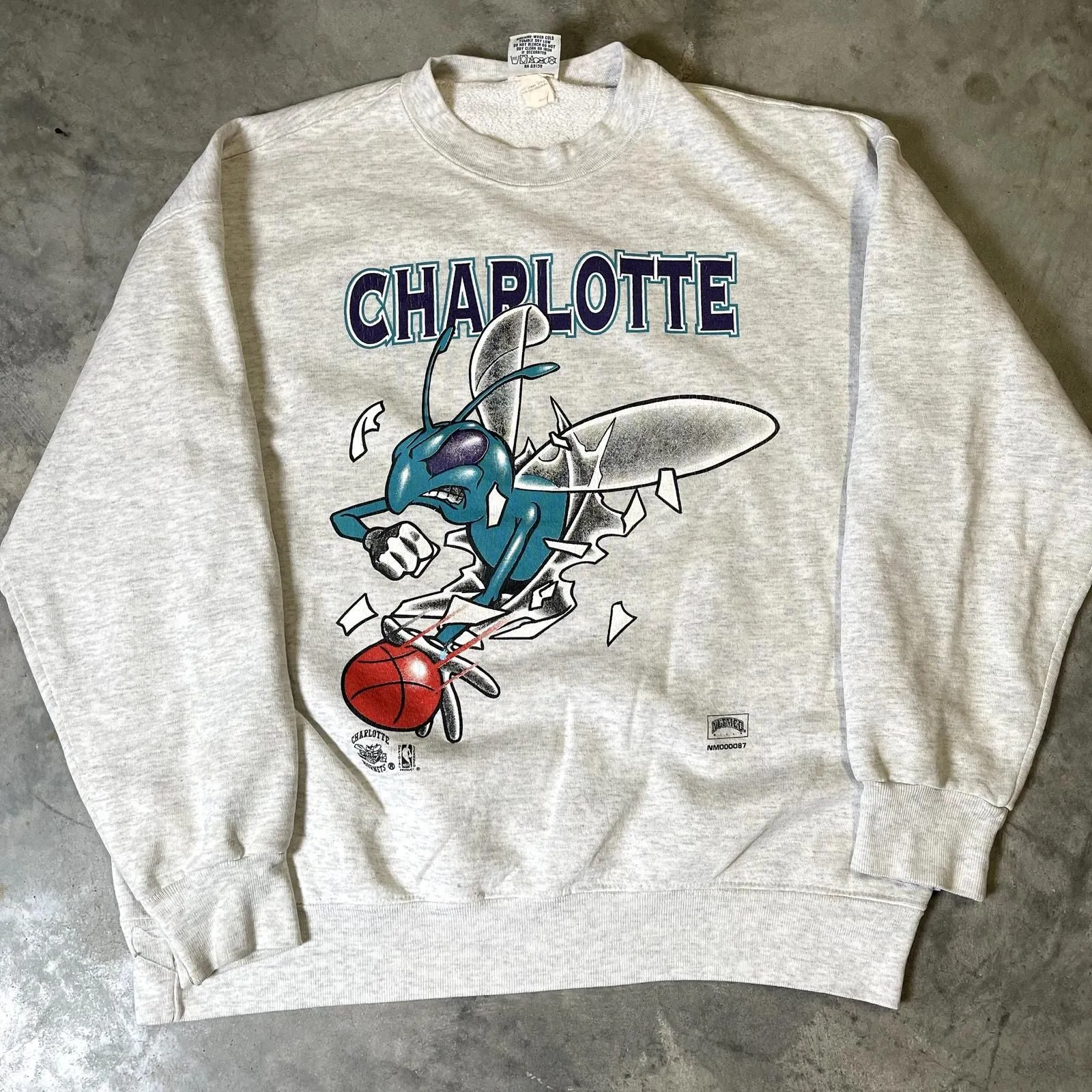 Product image for Vintage Nutmeg Charolette Hornets NBA Sweatshirt - pre-owned---good - Nutmeg