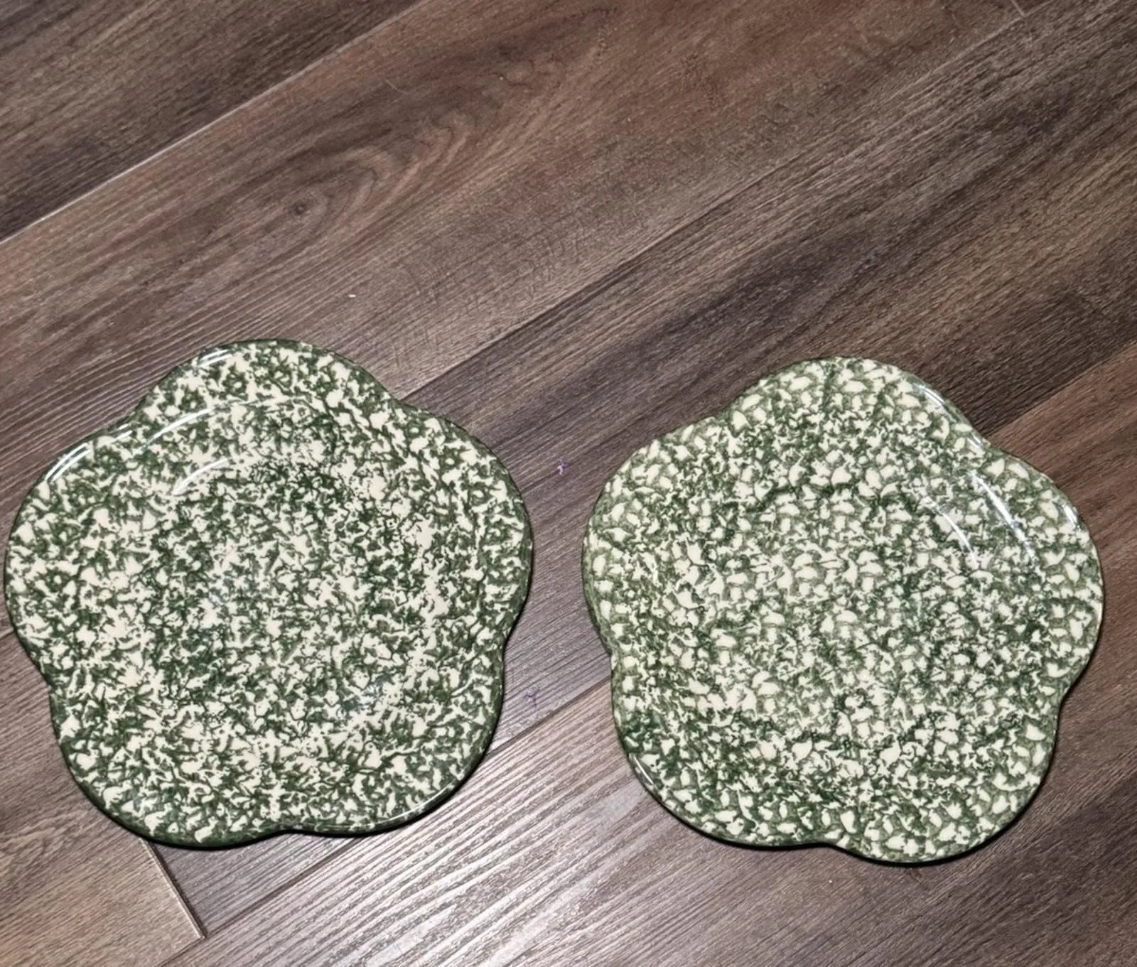 Product image for Workshop Of Gerald Henn Roseville Green Spongeware 10" Scallop Petal Plate - 2