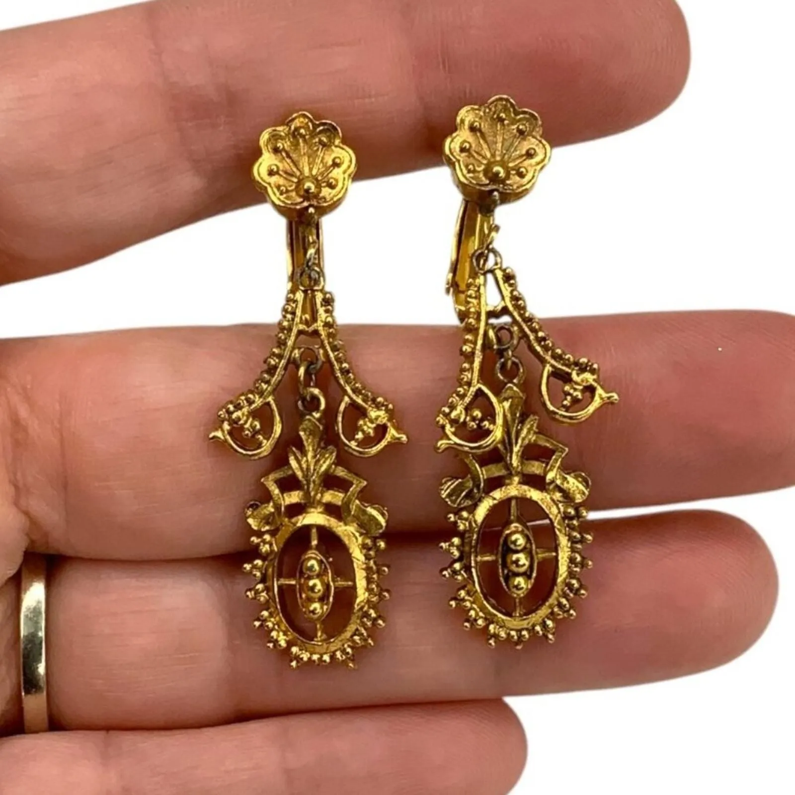 Product image for Vintage ART Dangle Gold Tone Clip On Earrings - pre-owned---good