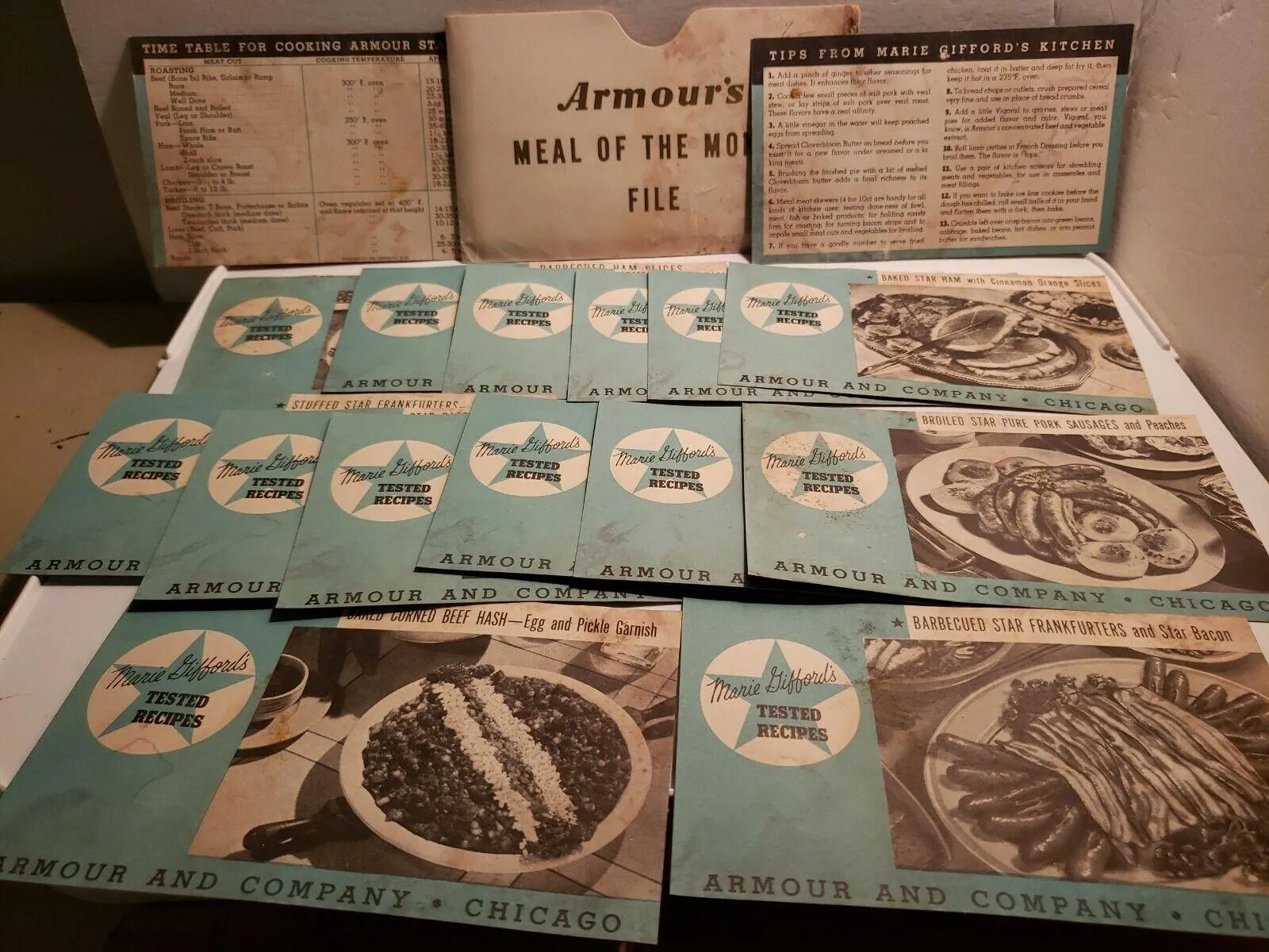 Product image for Armour's Meal of the Month File Packet 16 Cards Recipe Original Envelope Cooking