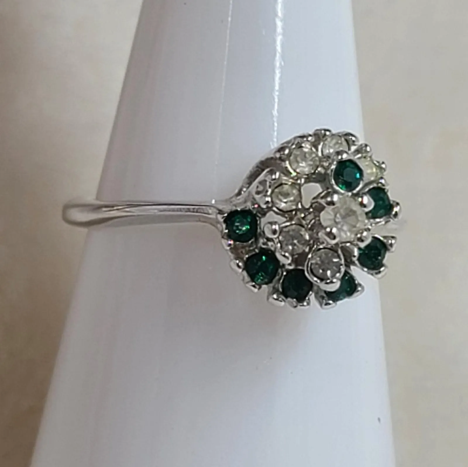 Product image for Vintage Silver Tone 18K HGE Swirled Cluster Ring With Green & Clear Stones