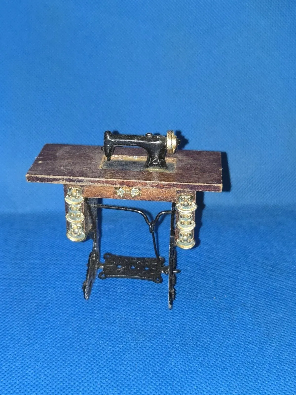 Product image for Vintage Miniature Old Fashioned Sewing Machine Doll House Metal & Wood READ