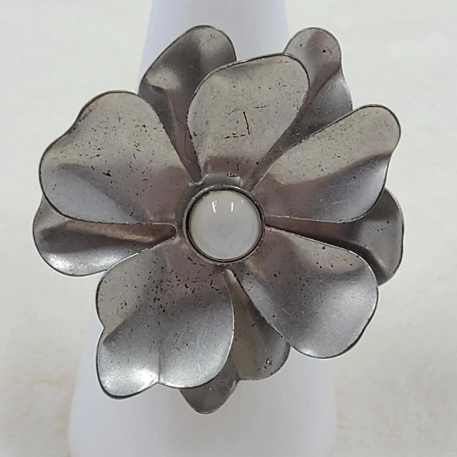 Product image for Vintage Avon Silver Tone Adjustable Flower Ring