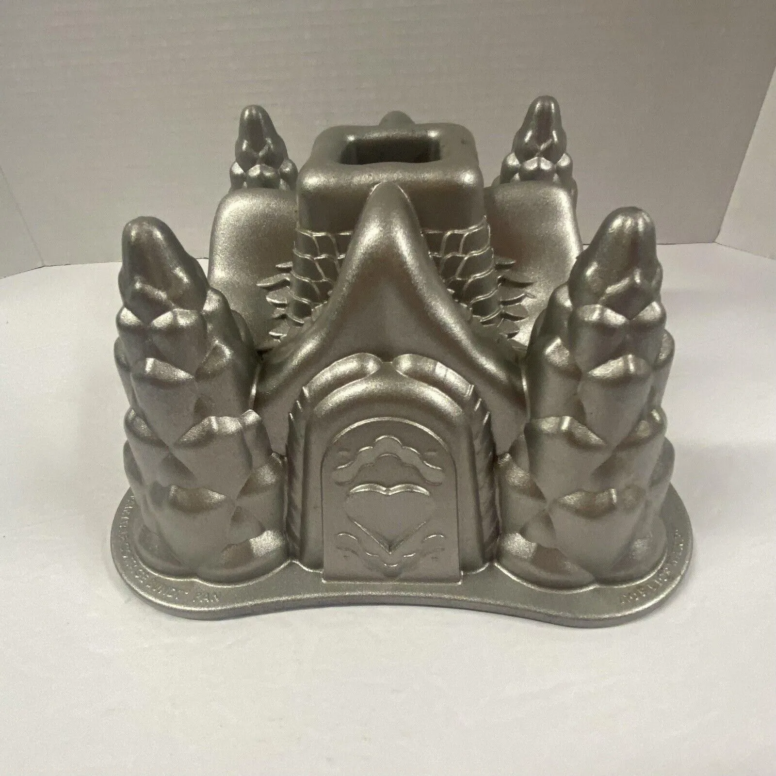 Product image for Nordic Ware Fairytale Cottage Bundt Cake Pan Castle 10 Cups 2.6 LTRS USA