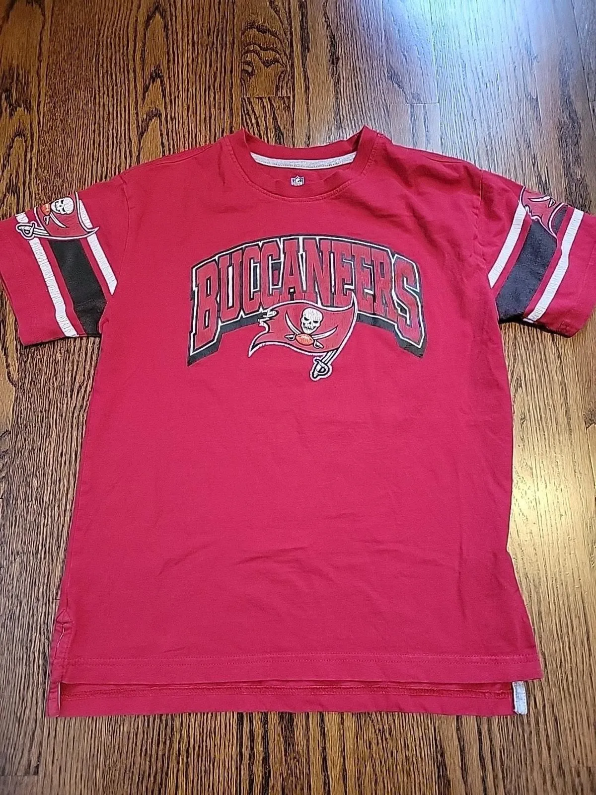 Product image for Tampa Bay Buccaneers Shirt Youth Size Medium Jersey NFL Football Tee Tshirt Top