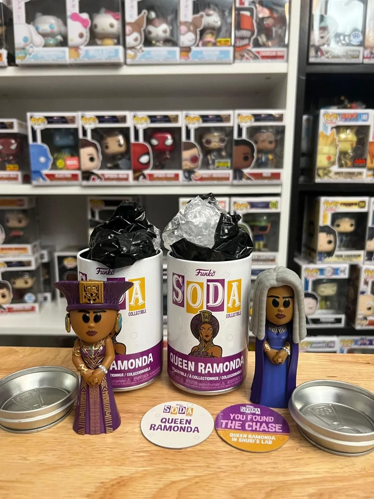 Product image for CHASE BUNDLE LIMITED EDITION QUEEN Ramonda Funko Soda Black Panther Wakanda MCU