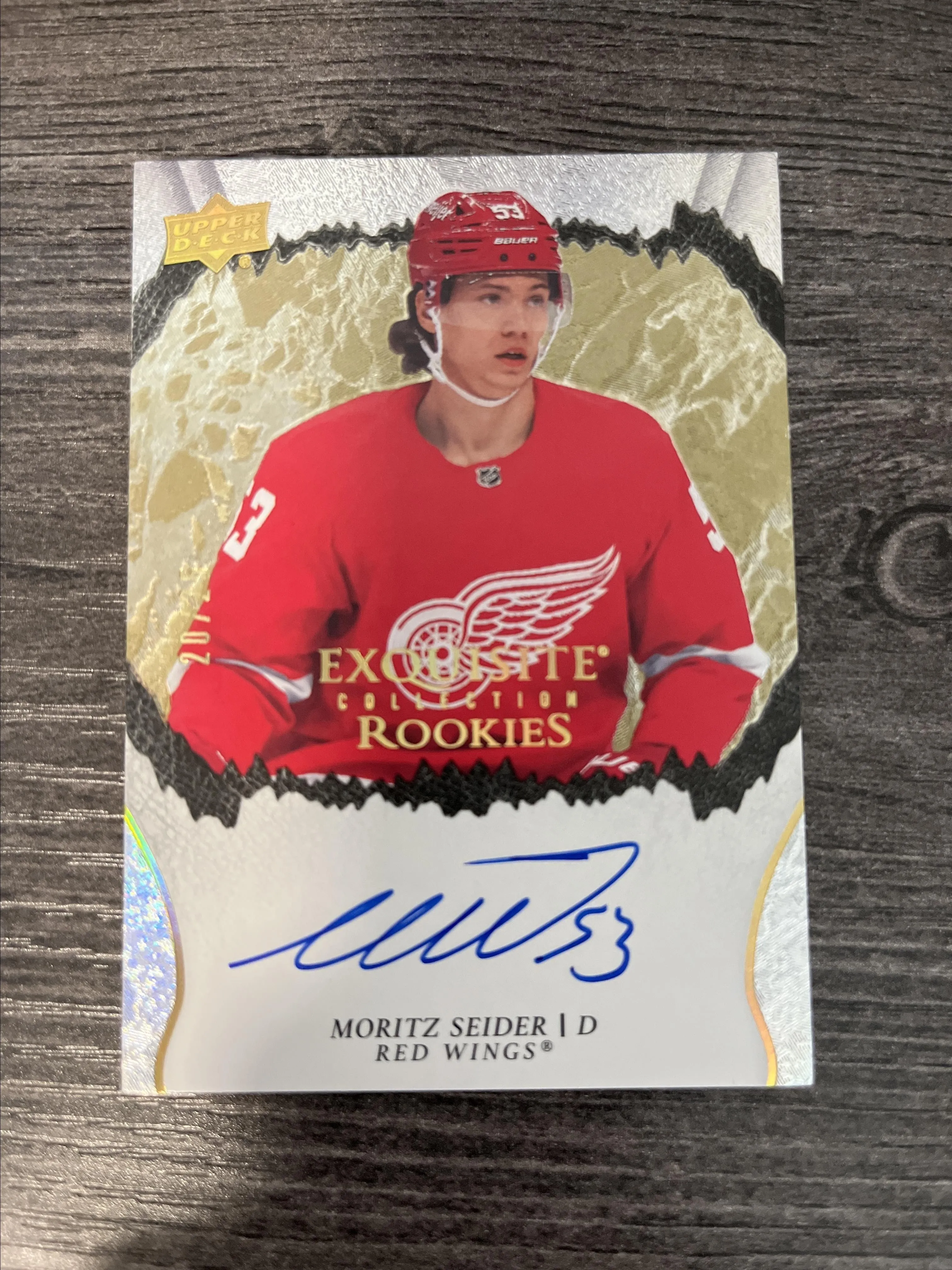 Product image for 2021-22 Upper Deck Exquisite Collection Moritz Seider Autograph Gold /25 #R-MS  - Moritz Seider - Excellent - 2022 - Hockey - R-MS - 20/25, Serial Numbered - NHL - Upper Deck - Moritz Seider - 2021-22 Upper Deck Exquisite Collection
