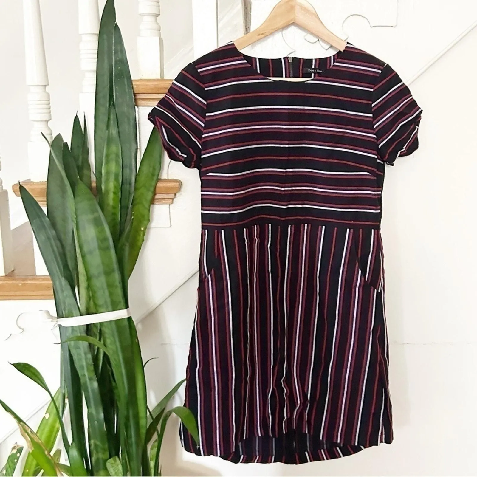 Product image for Doe & Rae Black Red White Stripe Short Sleeve Sheath Dress with Pockets Size M - new-without-tags - Doe & Rae