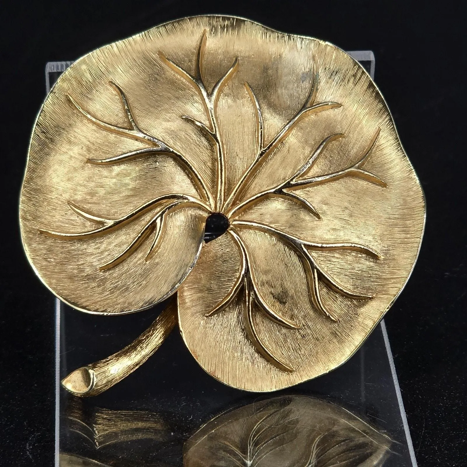 Product image for Vtg Crown Trafari Lotus Leaf Brooch Goldtone - pre-owned---good
